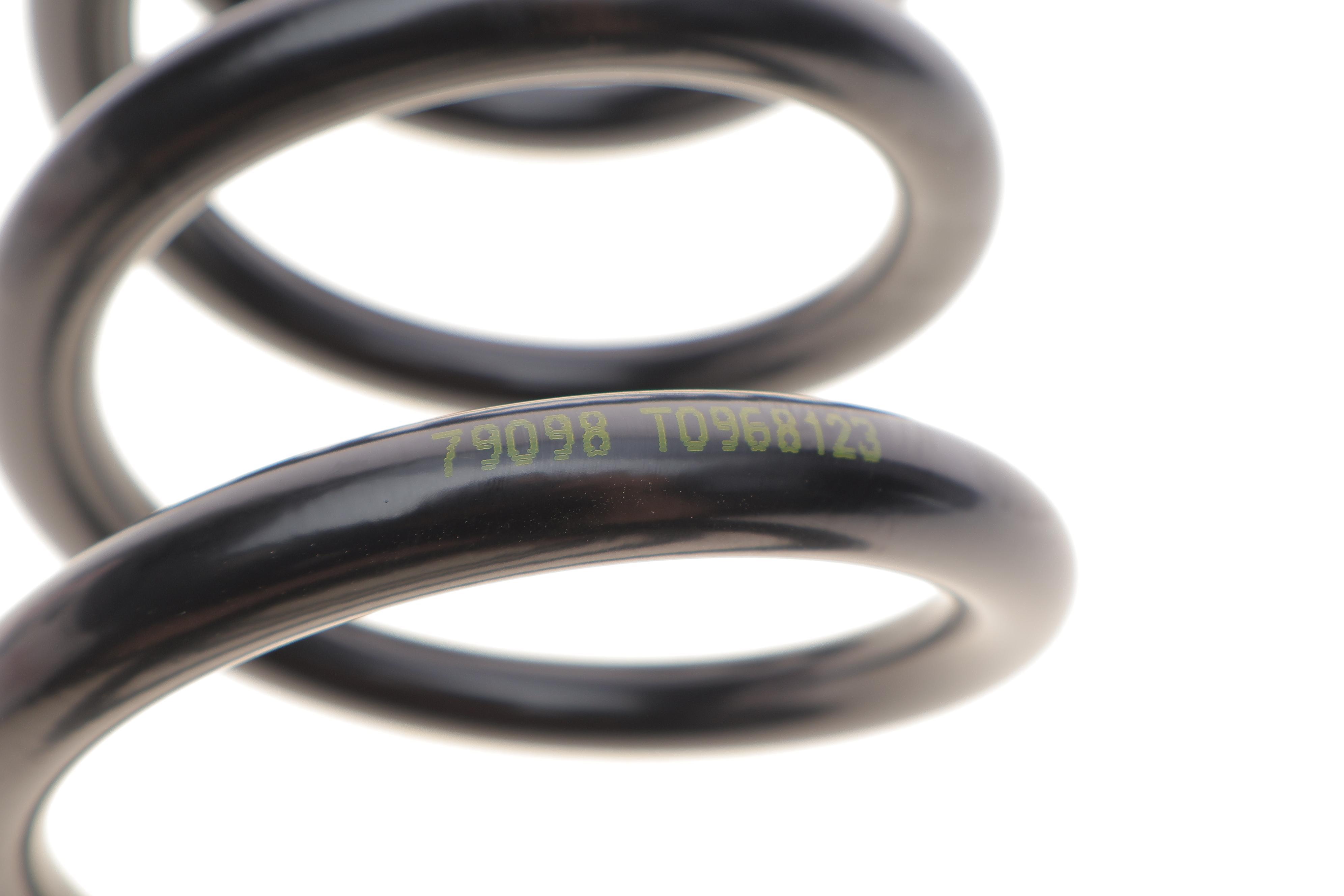 Пружина (задня) VW Touareg 2.5 R5 TDI/3.0 V6 TDI/3.2 V6 02-10 (позашляховик)