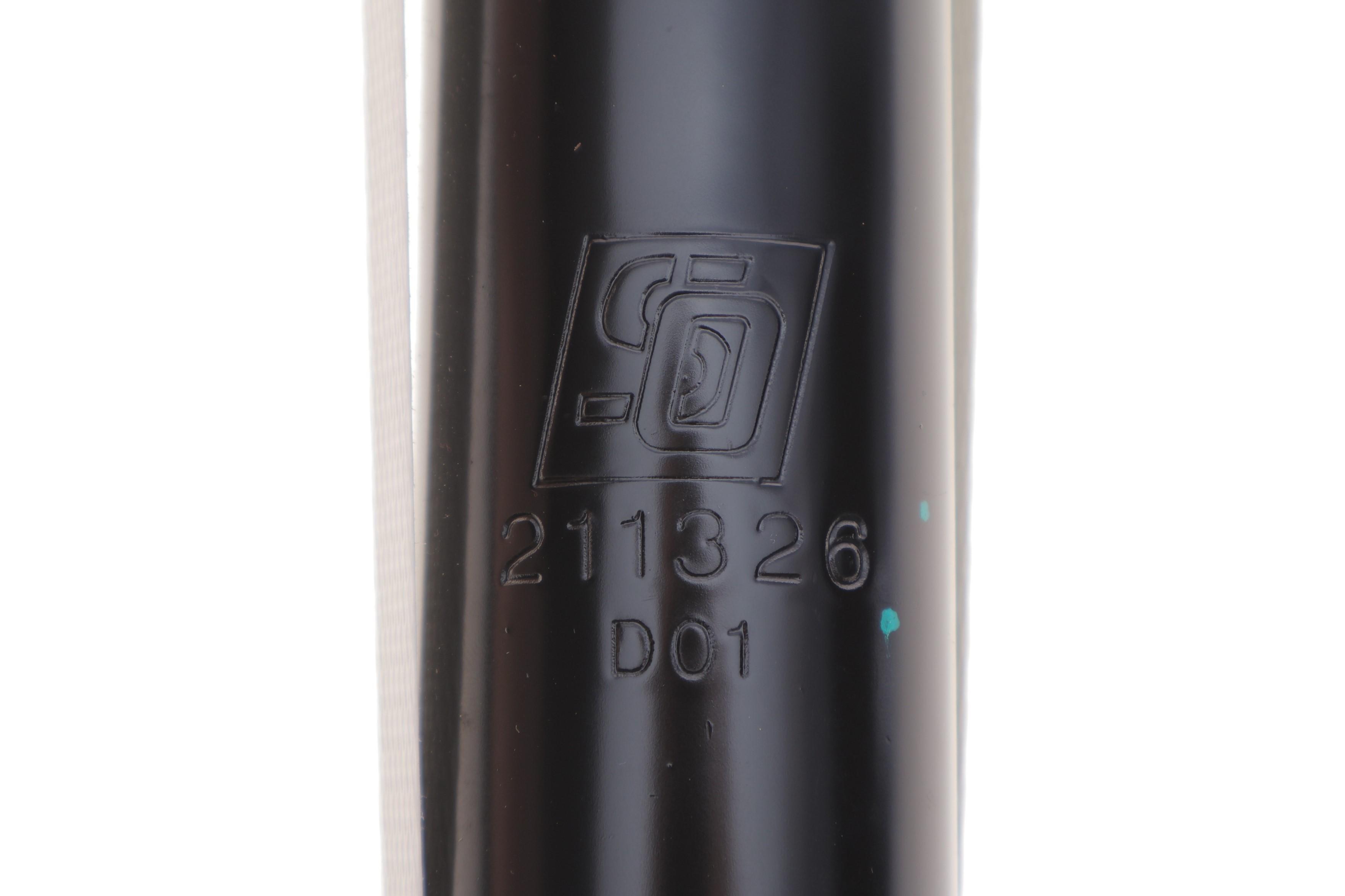 Амортизатор (передній) Mitsubishi L200 2.4/2.5TD 4WD 96-07