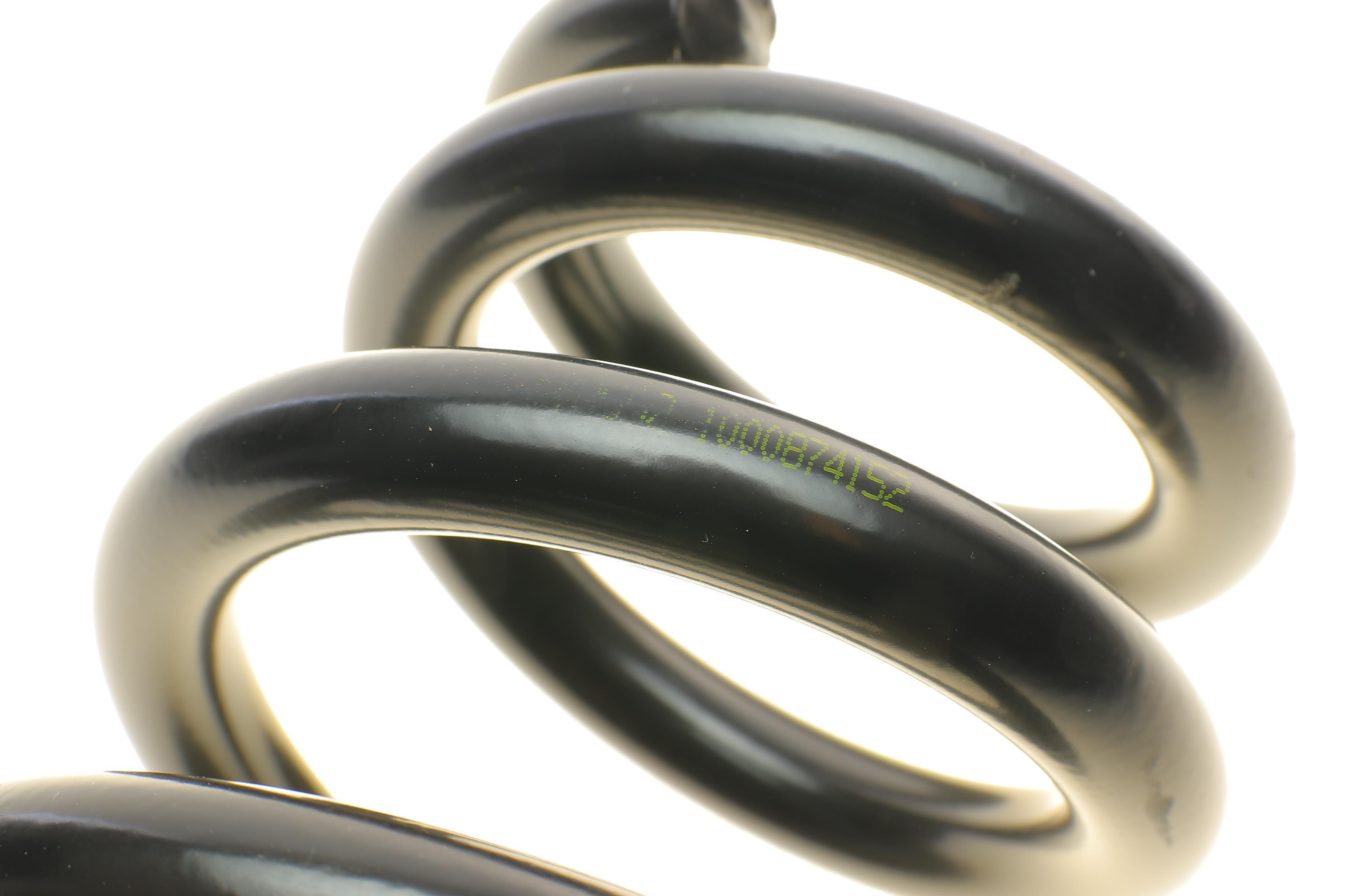 Пружина (передня) Mitsubishi Pajero III 3.2DI-D/3.5/3.5 V6 GDI 00-06 (всюдихід закр./відкр.)