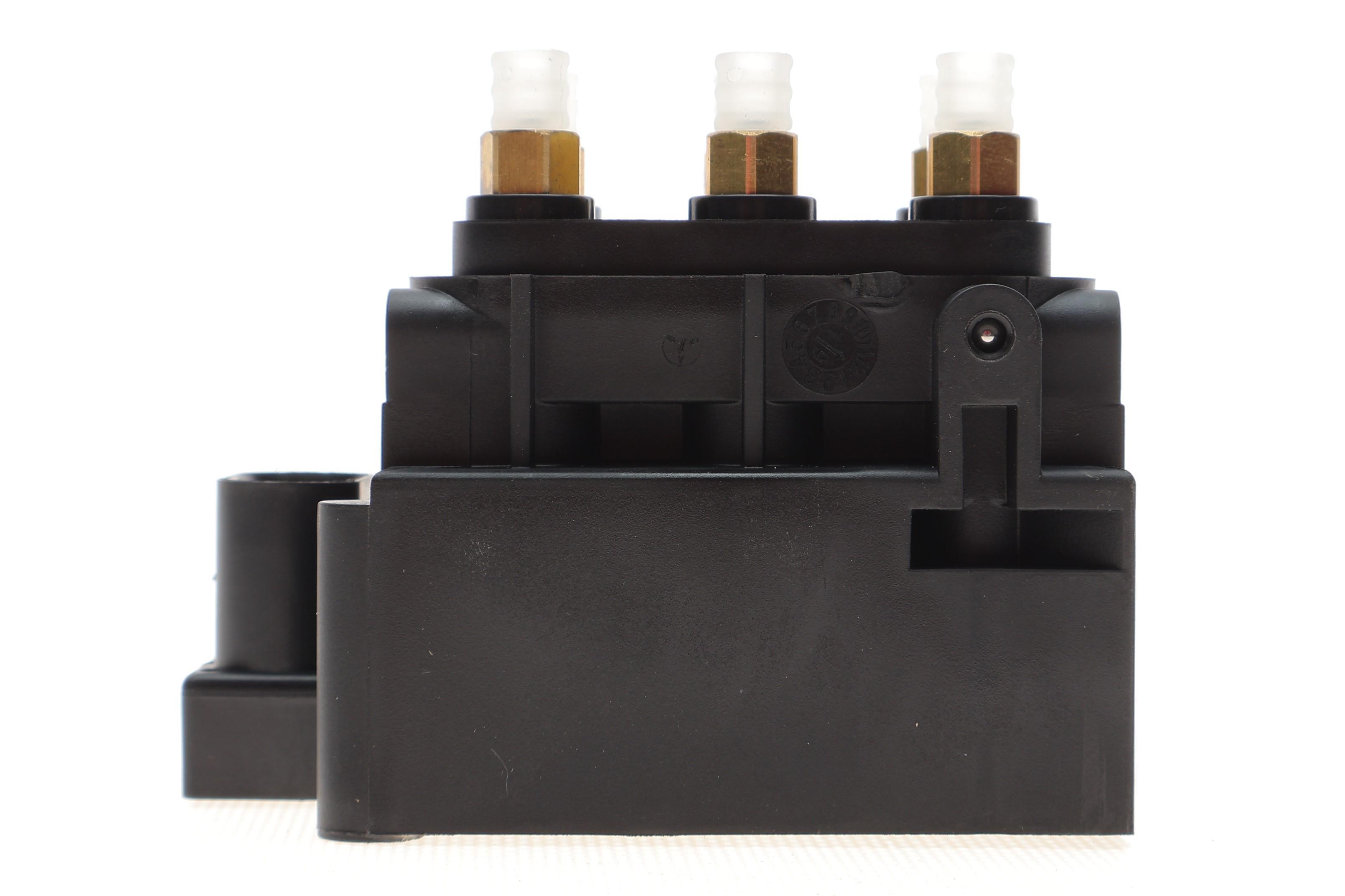 Клапан пневмопідвіски VW Phaeton 02-16