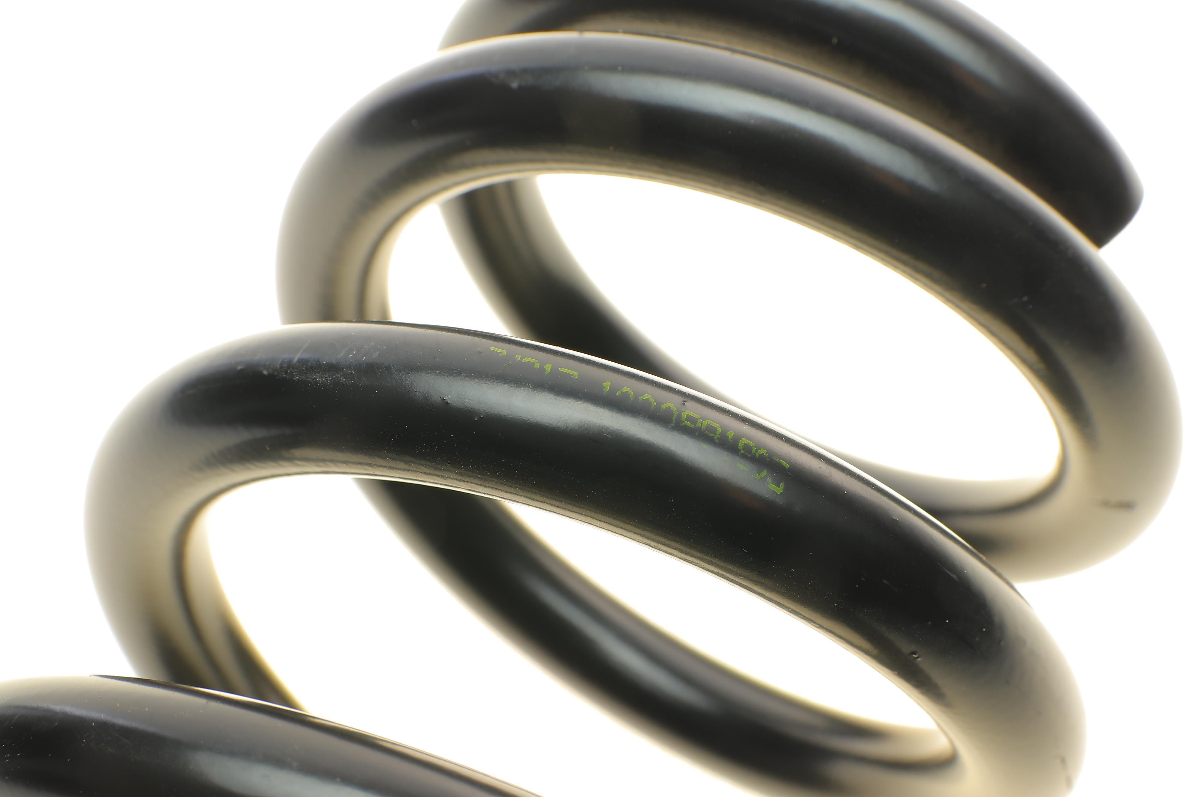 Пружина (передня) Suzuki Grand Vitara 2.0 4x4/2.5 V6 24V 4x4 98-05 (всюдихід закритий) (крім XL-7)