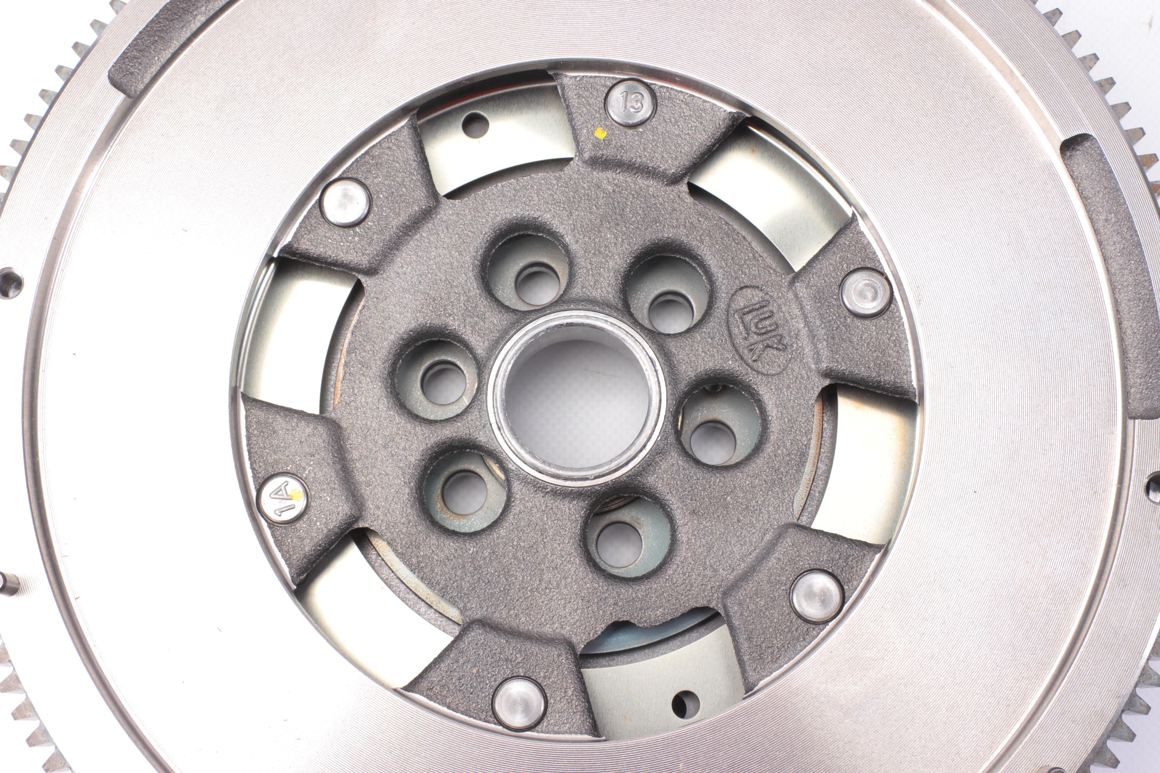 Демпфер + комплект зчеплення VW Caddy III 2.0 TDI 10-15, 62/81/103kw, CFHE, CFHF, CFHC, CLCB