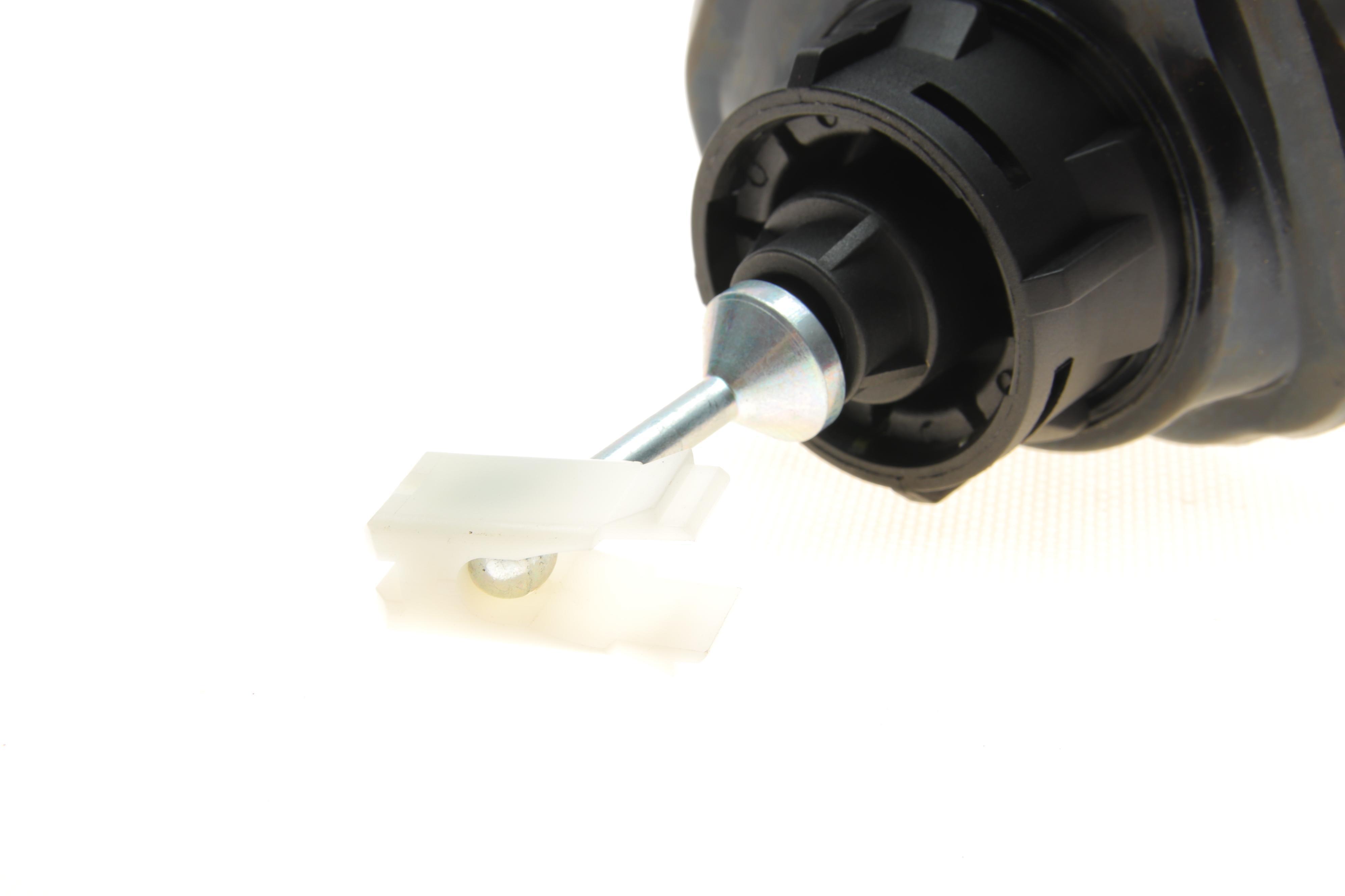 Циліндр сцеплення (главный) Ford C-Max/Kuga 07-/Focus/Mazda 5 04-/3 03-14/Volvo C30/S40/V50 04-12