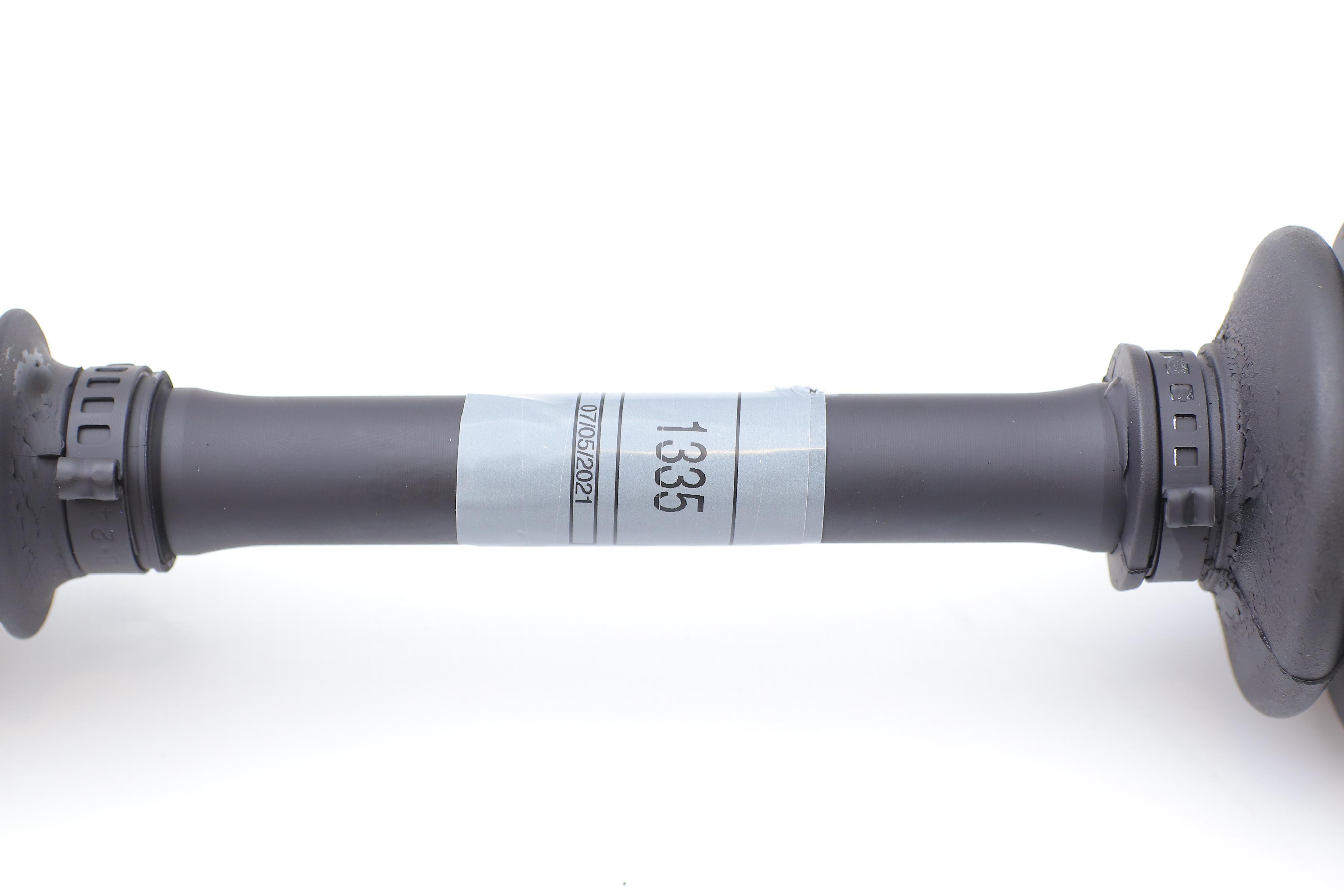 Піввісь (передня) (R) BMW 5 (F10/F11)/6 (F06/F12/F13) 10-18 (37z/27z/862mm) (-ABS)