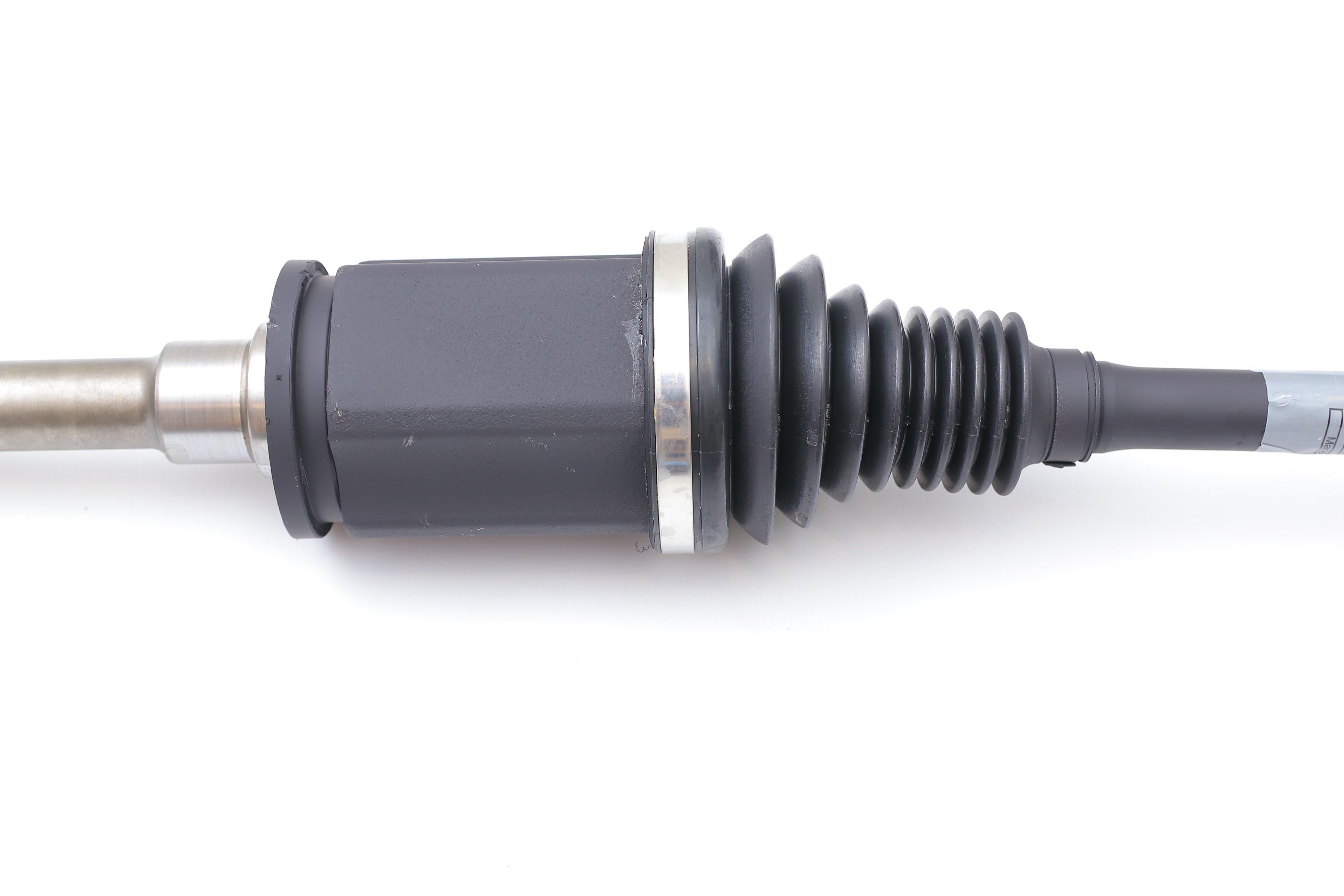 Піввісь (передня) (R) BMW 5 (F10/F11)/6 (F06/F12/F13) 10-18 (37z/27z/862mm) (-ABS)