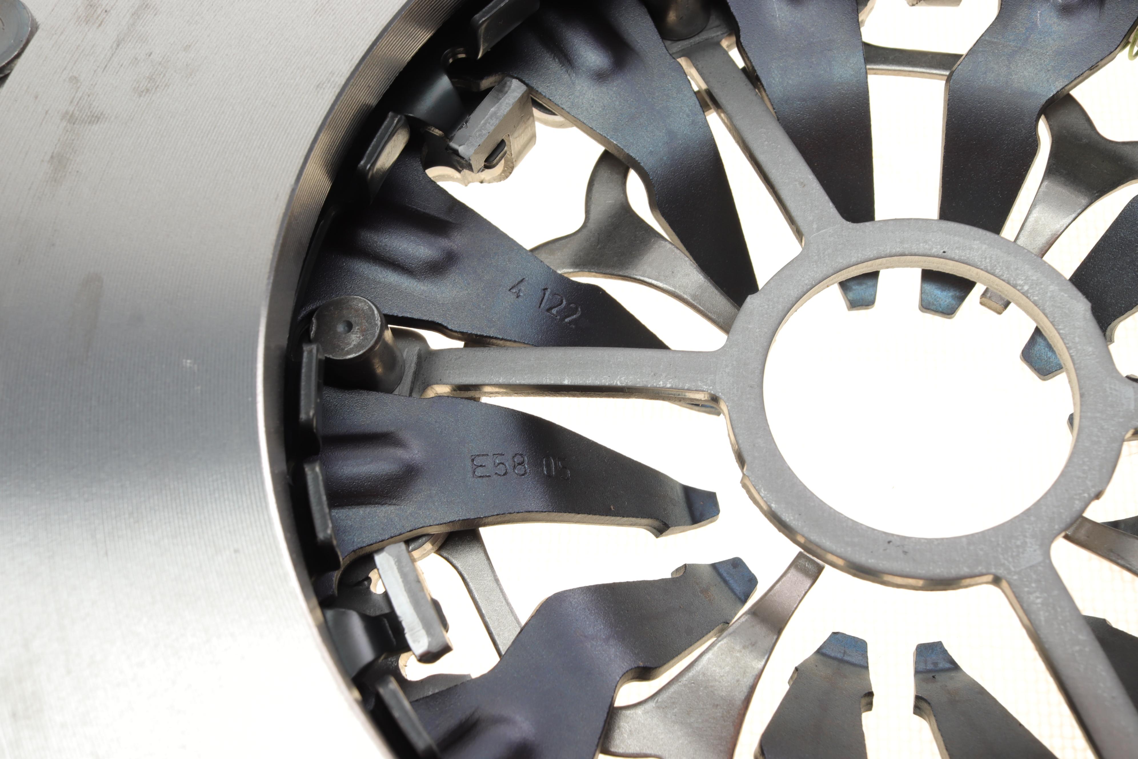 Комплект зчеплення Audi A4/A6 2.7/3.0 TDI 03-11 (d=240mm)