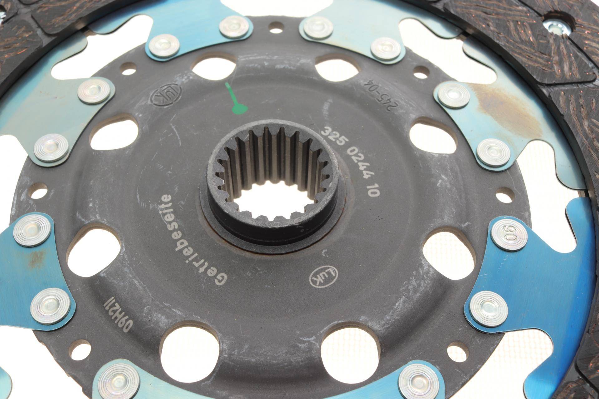 Комплект зчеплення Toyota Rav4 2.0/2.2D 12- (d=250mm)