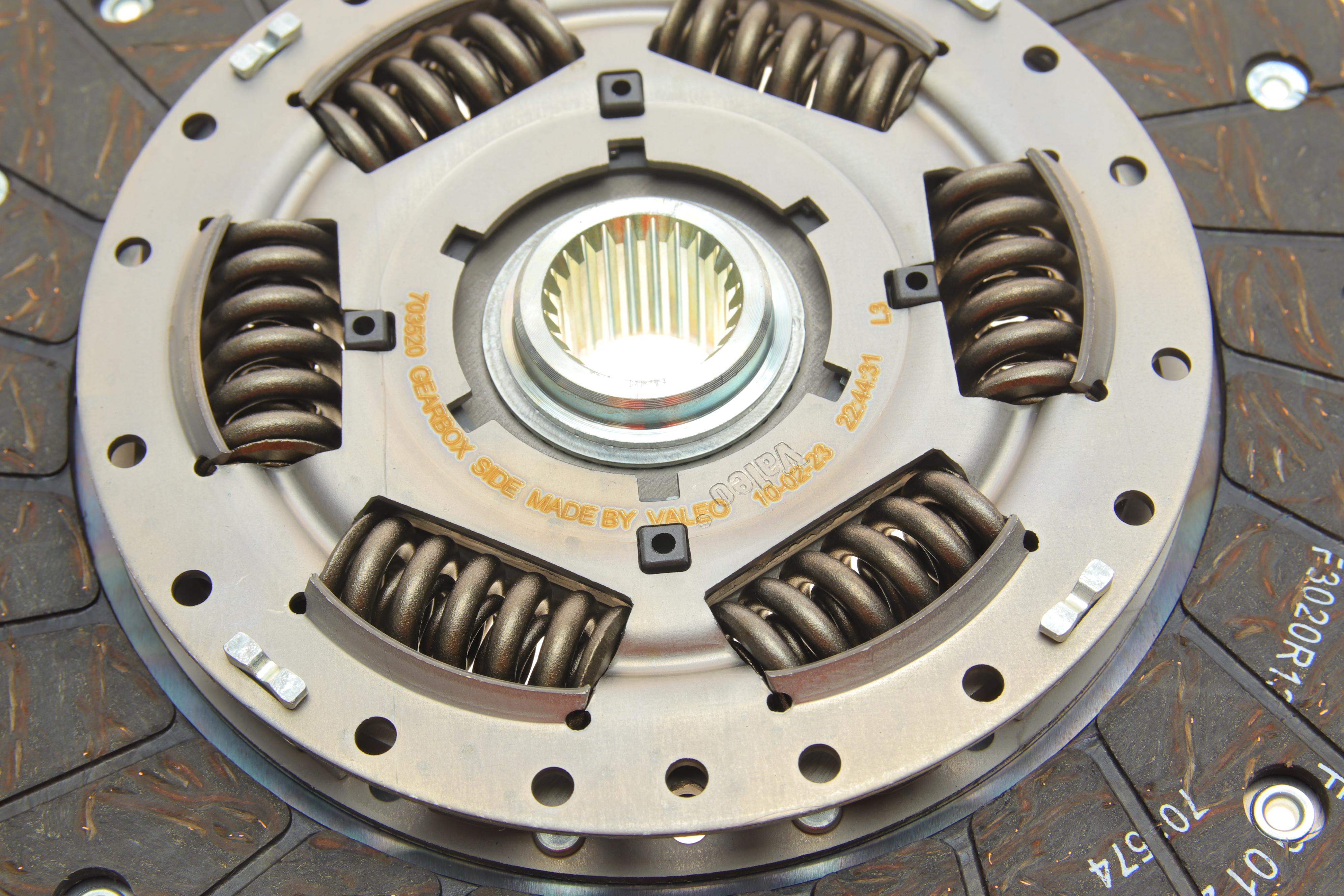 Комплект зчеплення Nissan Pathfinder 2.5 dCi 05- (d=250mm) (+вижимний)