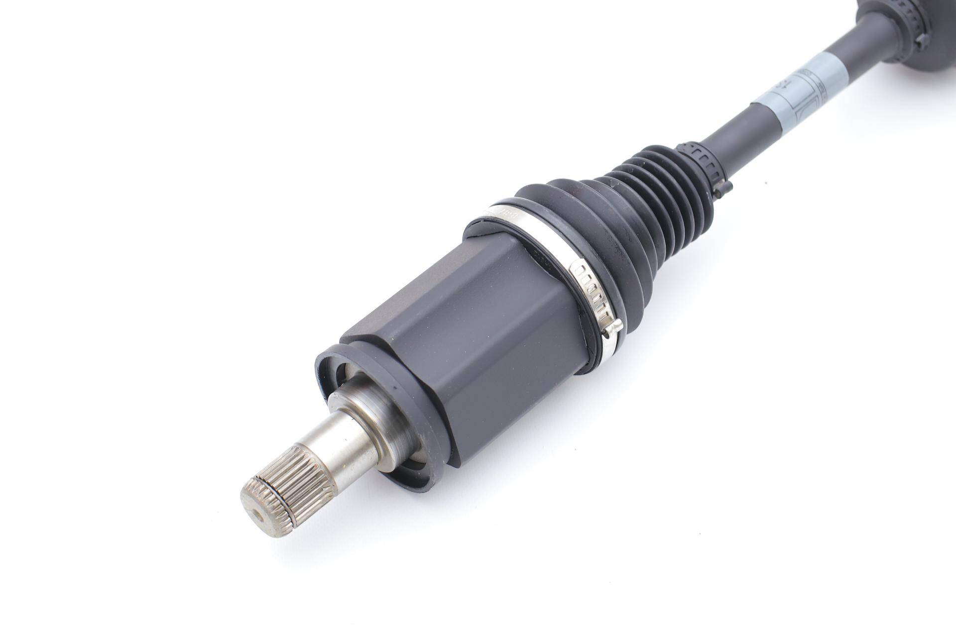 Піввісь (передня) (L) BMW 5 (F10/F11)/6 (F06/F12/F13) 10-18 (37z/27z/560mm) (-ABS)