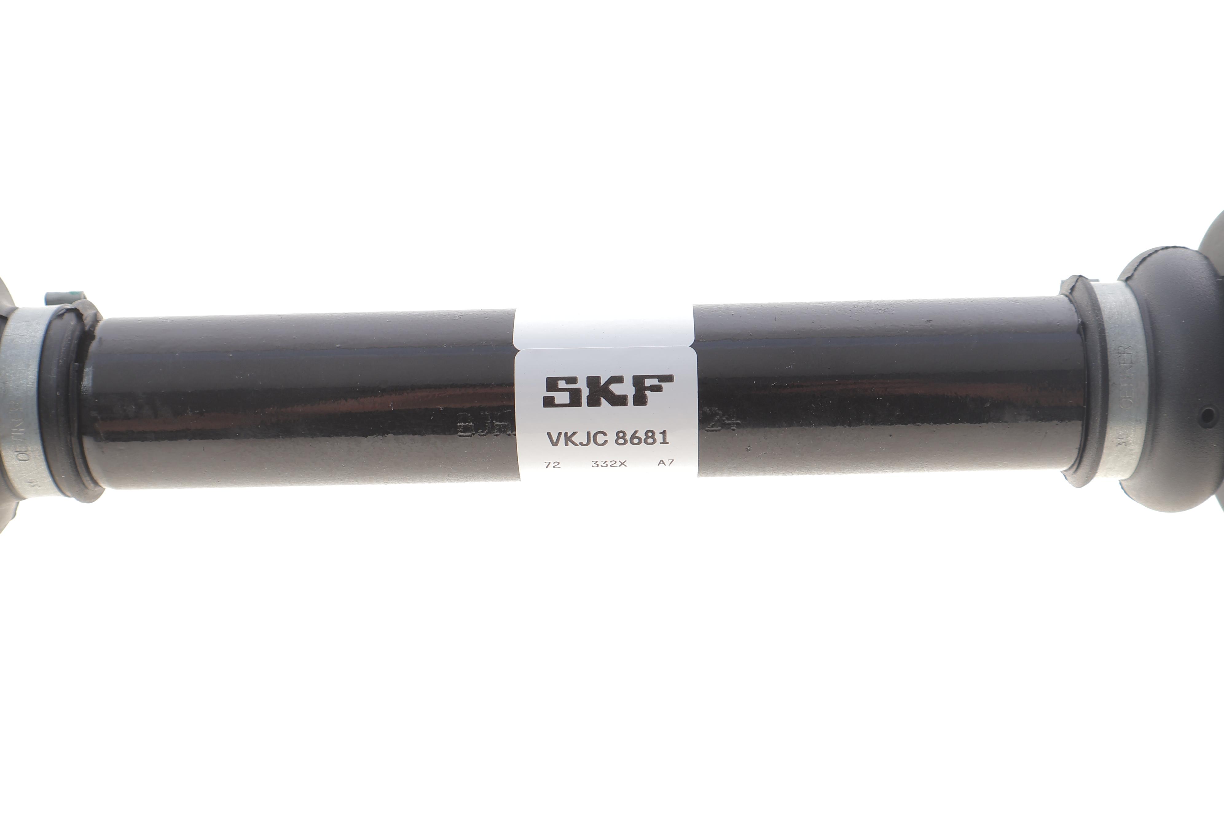 Піввісь (передня) Audi A4 08-15/A5 08-17 (42x468)