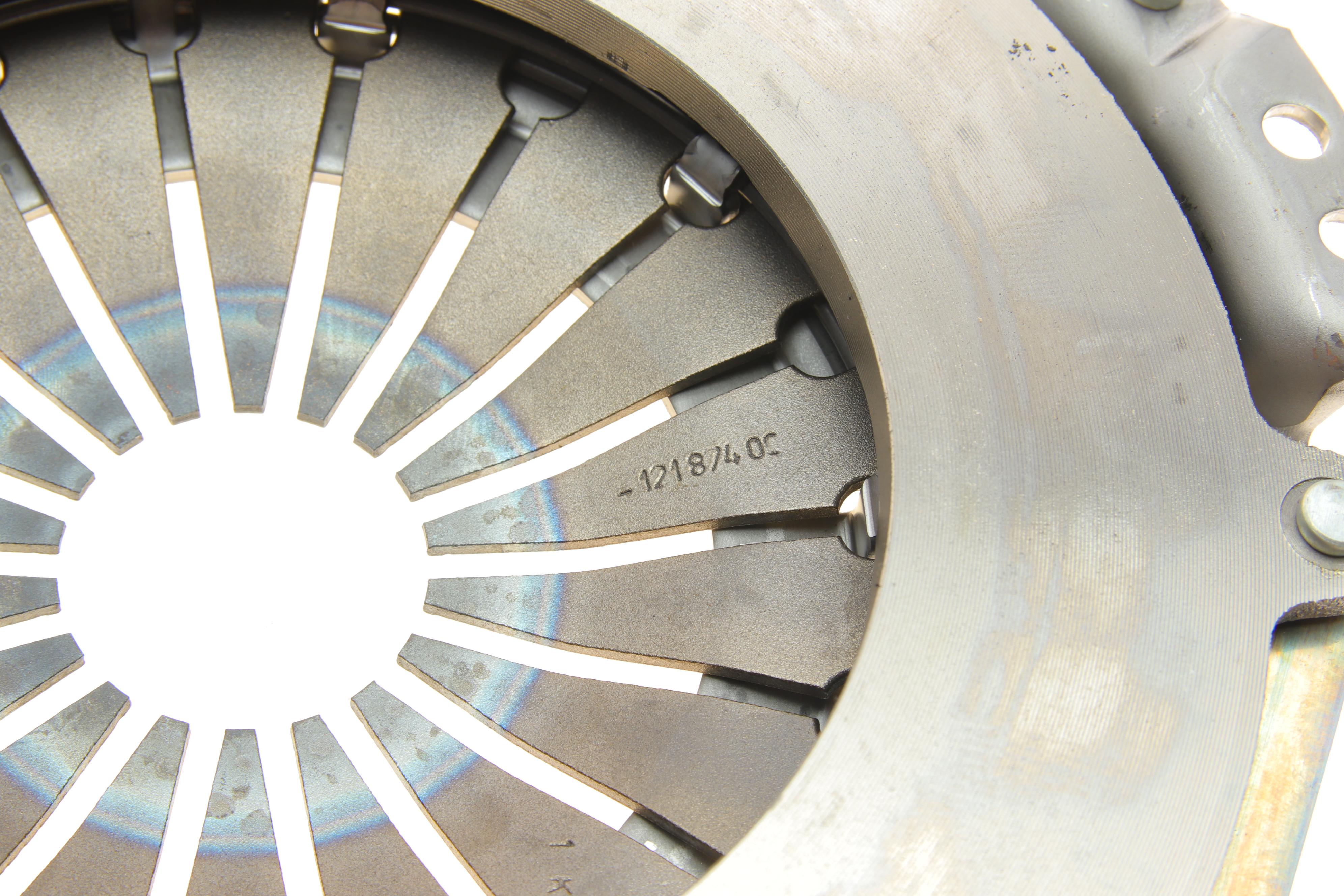 Комплект зчеплення Toyota Hilux V 2.4D 4WD, 88-97 (d=240mm)