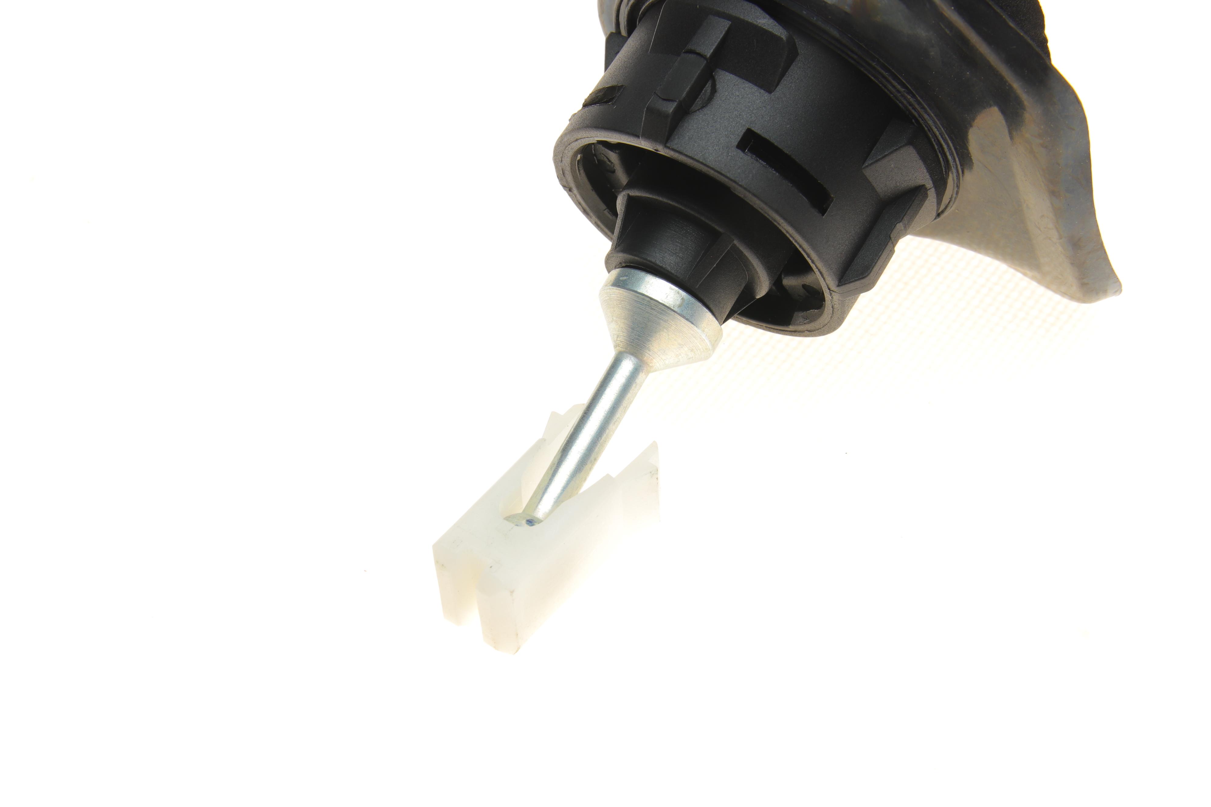 Циліндр зчеплення (головний) Ford Focus II/III/C-max/Mazda 3/5/Volvo C30/S40 II/V50 1.0-2.4D 03-