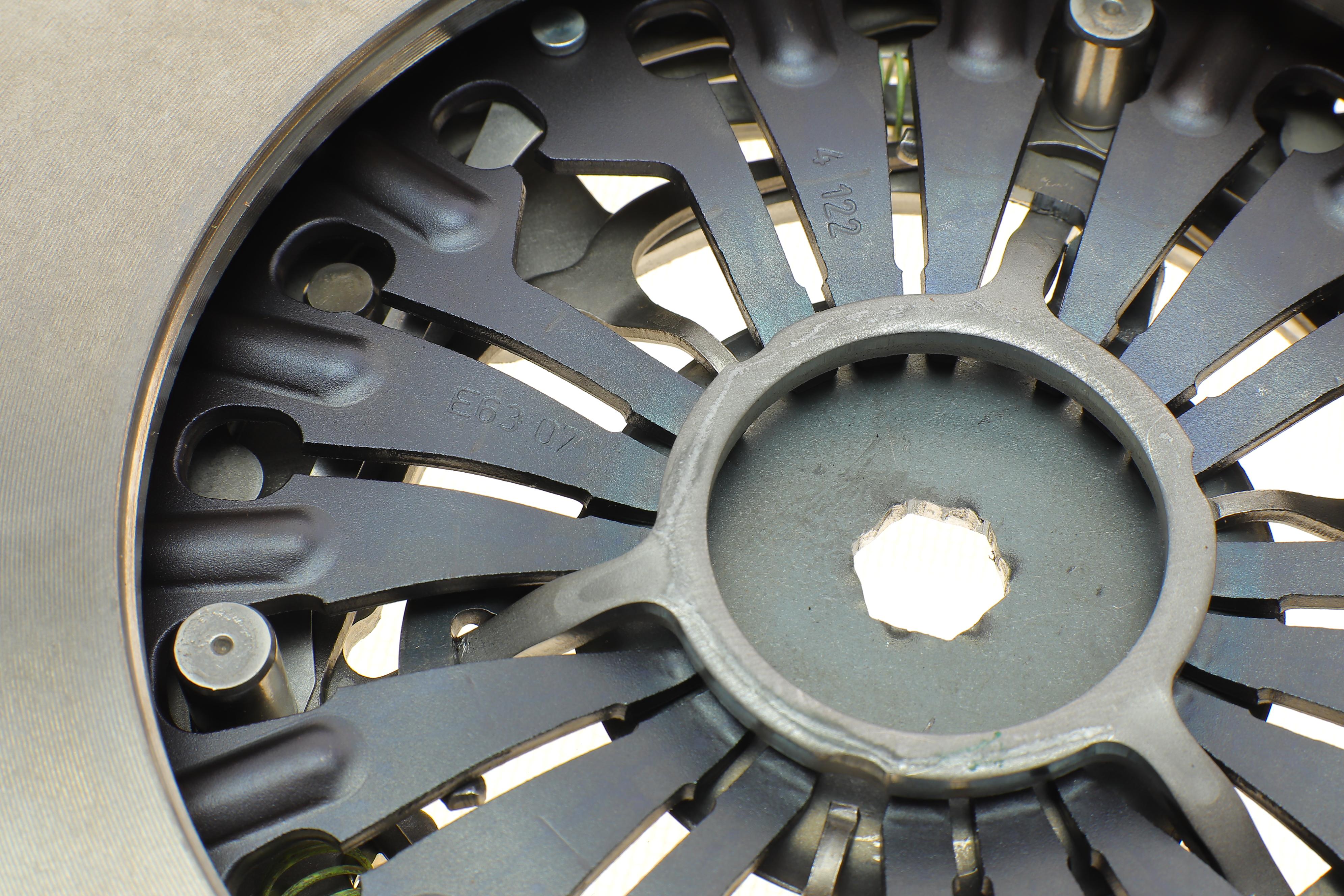 Комплект зчеплення BMW 3 (E46)/X3 (E83) 00-06 (d=240mm) M54/M47