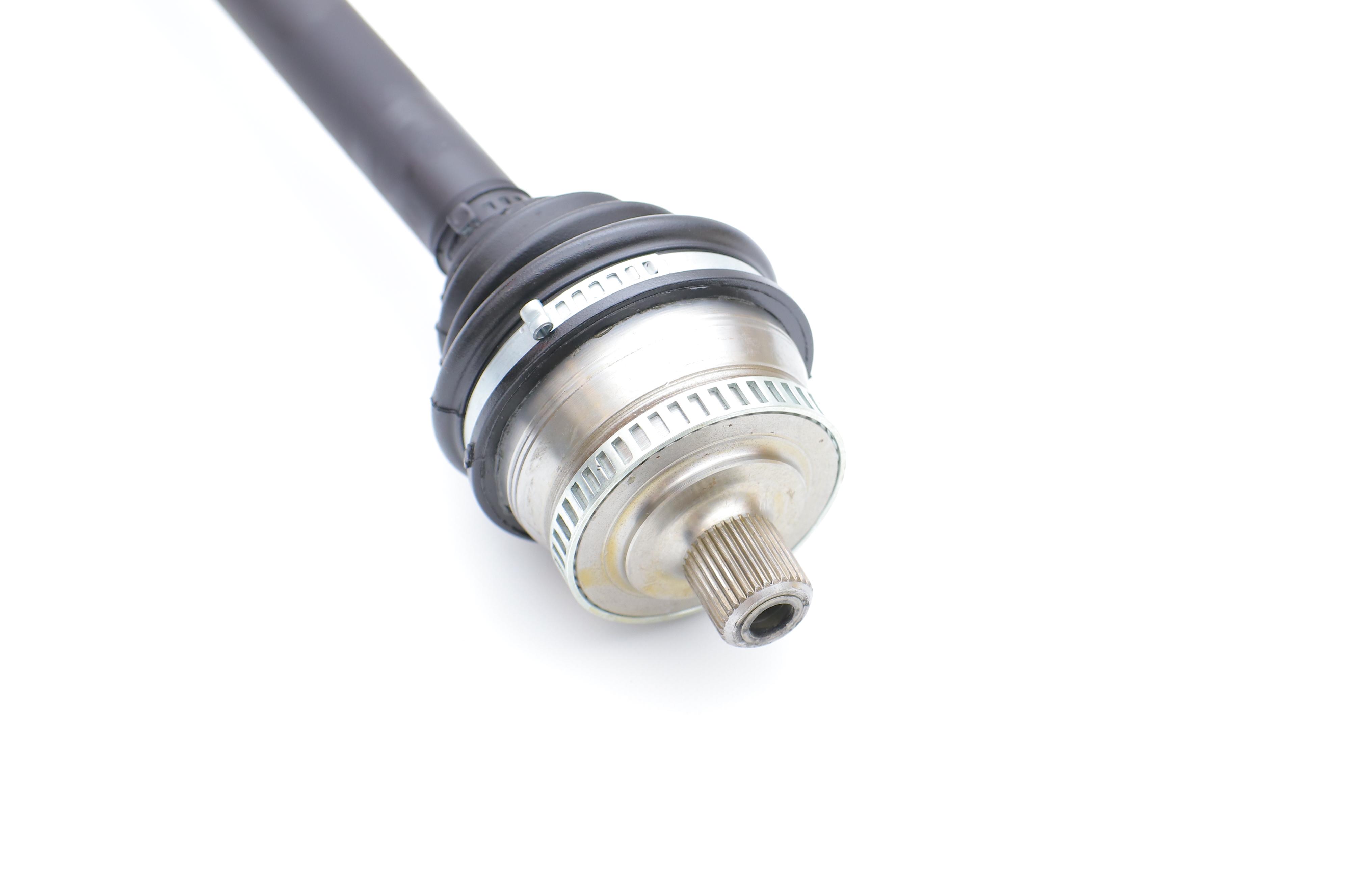 Піввісь (передня) (R) Audi A4 1.8/T 95-01/VW Passat B5 1.8/2.0 96-05 (33z/28z/635mm) (+ABS45z) МКПП