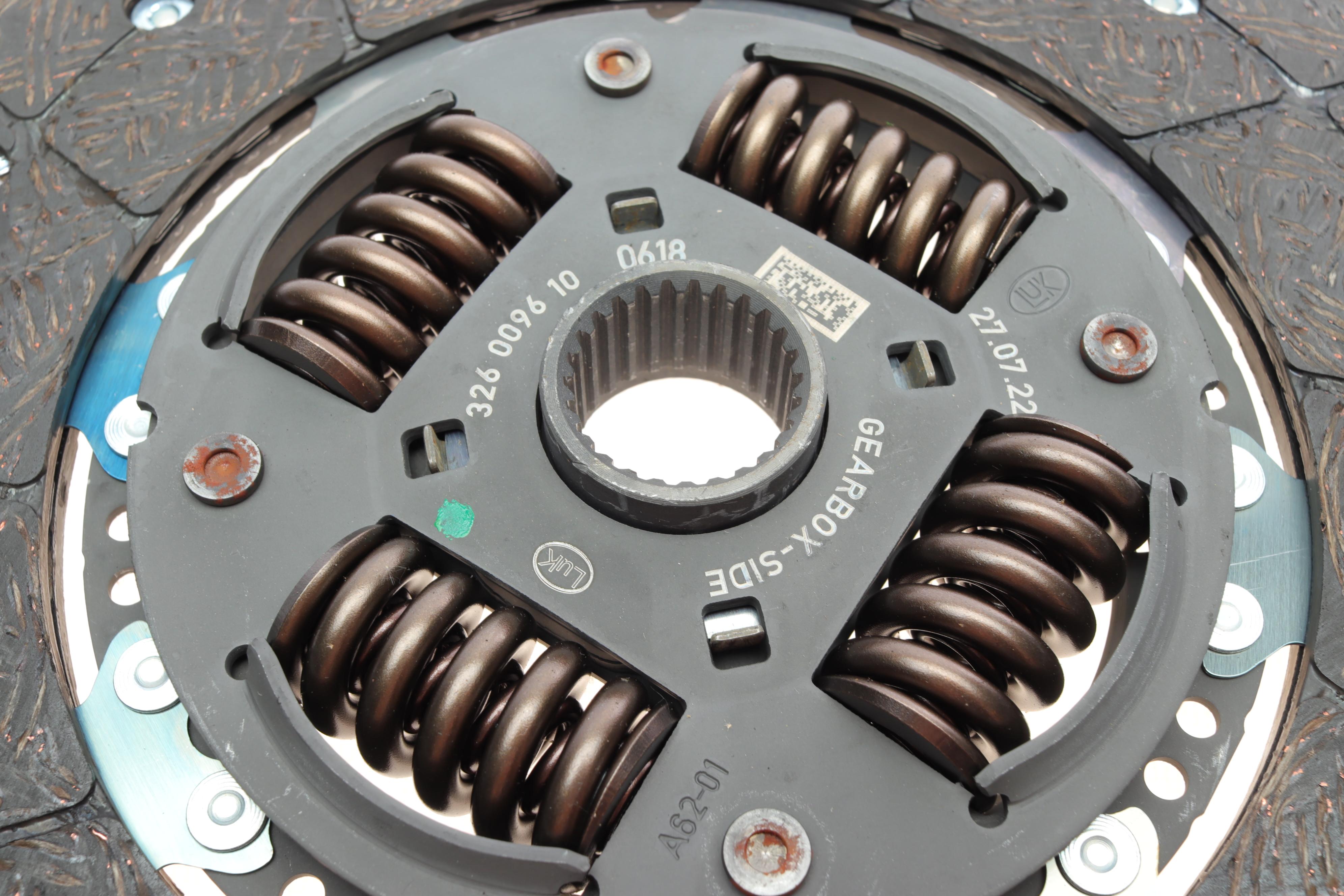 Комплект зчеплення MAN TGE/VW Crafter 2.0 TDI 16- (d=260mm)