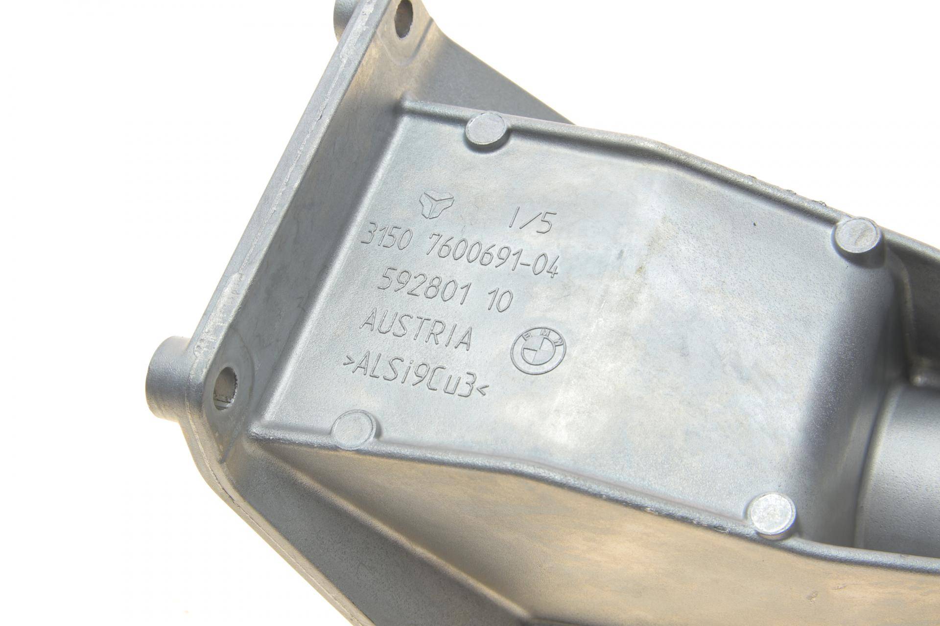 Кронштейн редуктора мосту переднього BMW X5 (E70) 06-