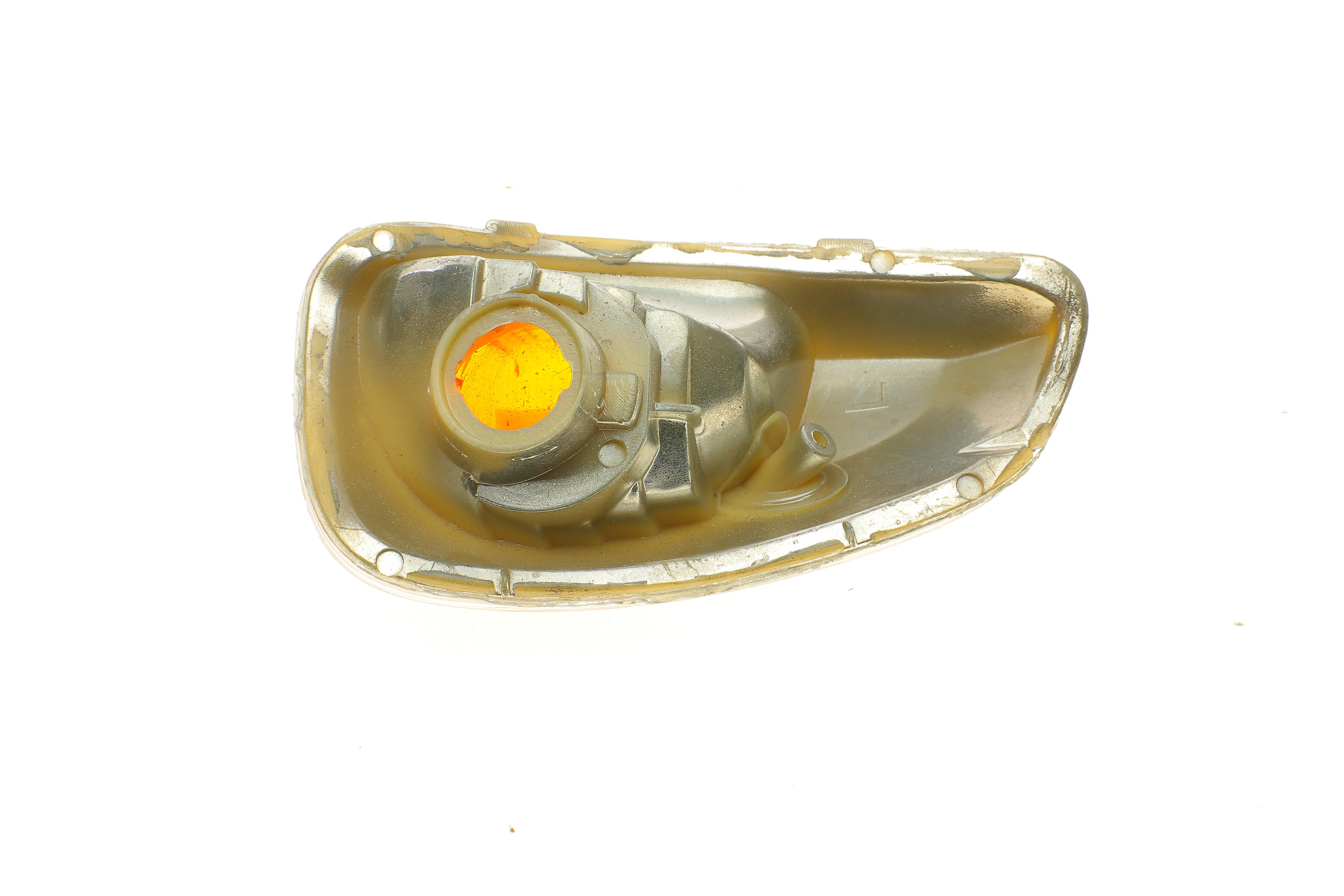 Повторювач повороту на дзеркало Renault Master 10- (L) (261652475R)