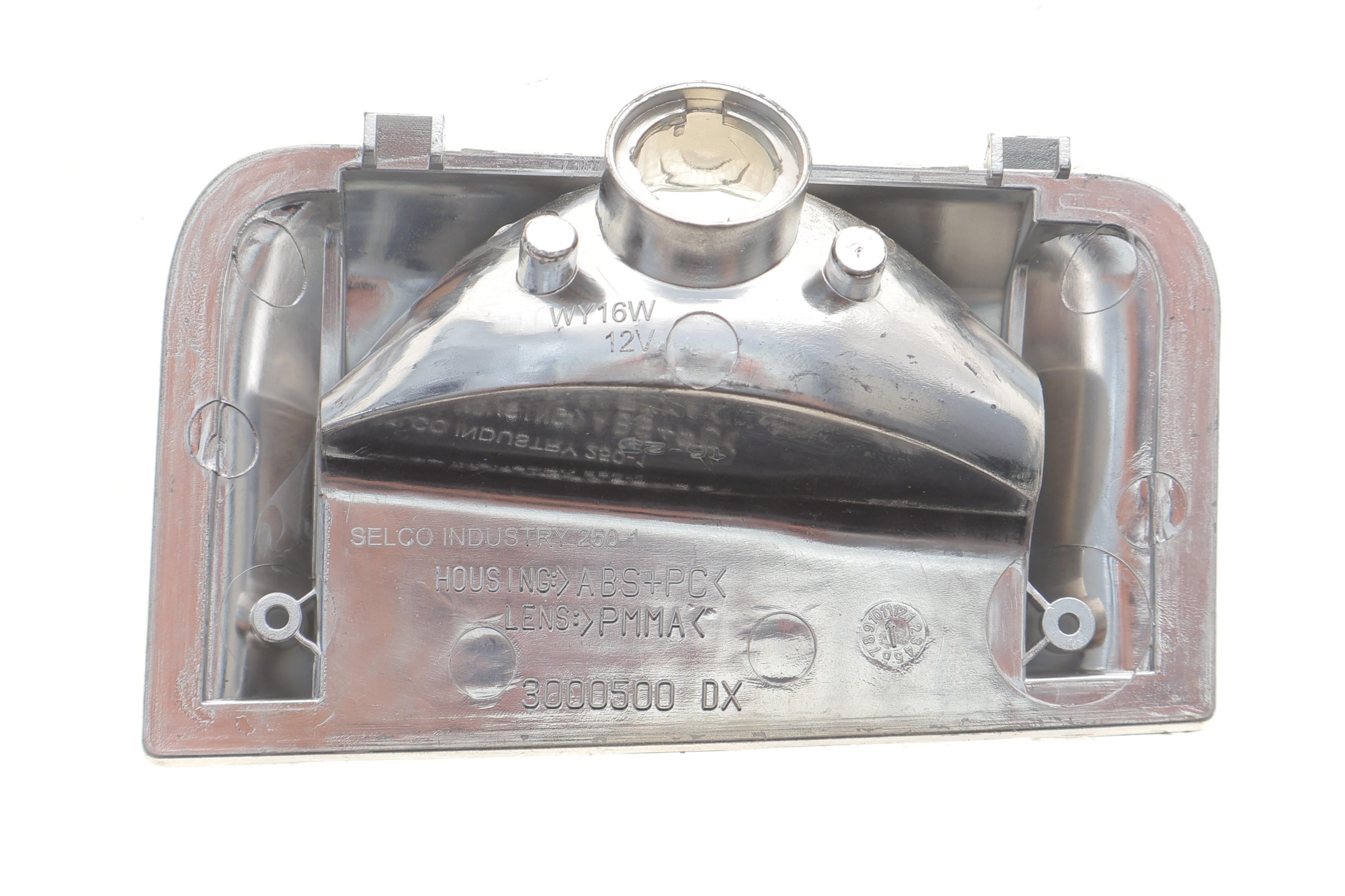 Повторювач повороту на дзеркало Fiat Ducato/Peugeot Boxer 06- (R) (білий) (71748253/6325.H1)