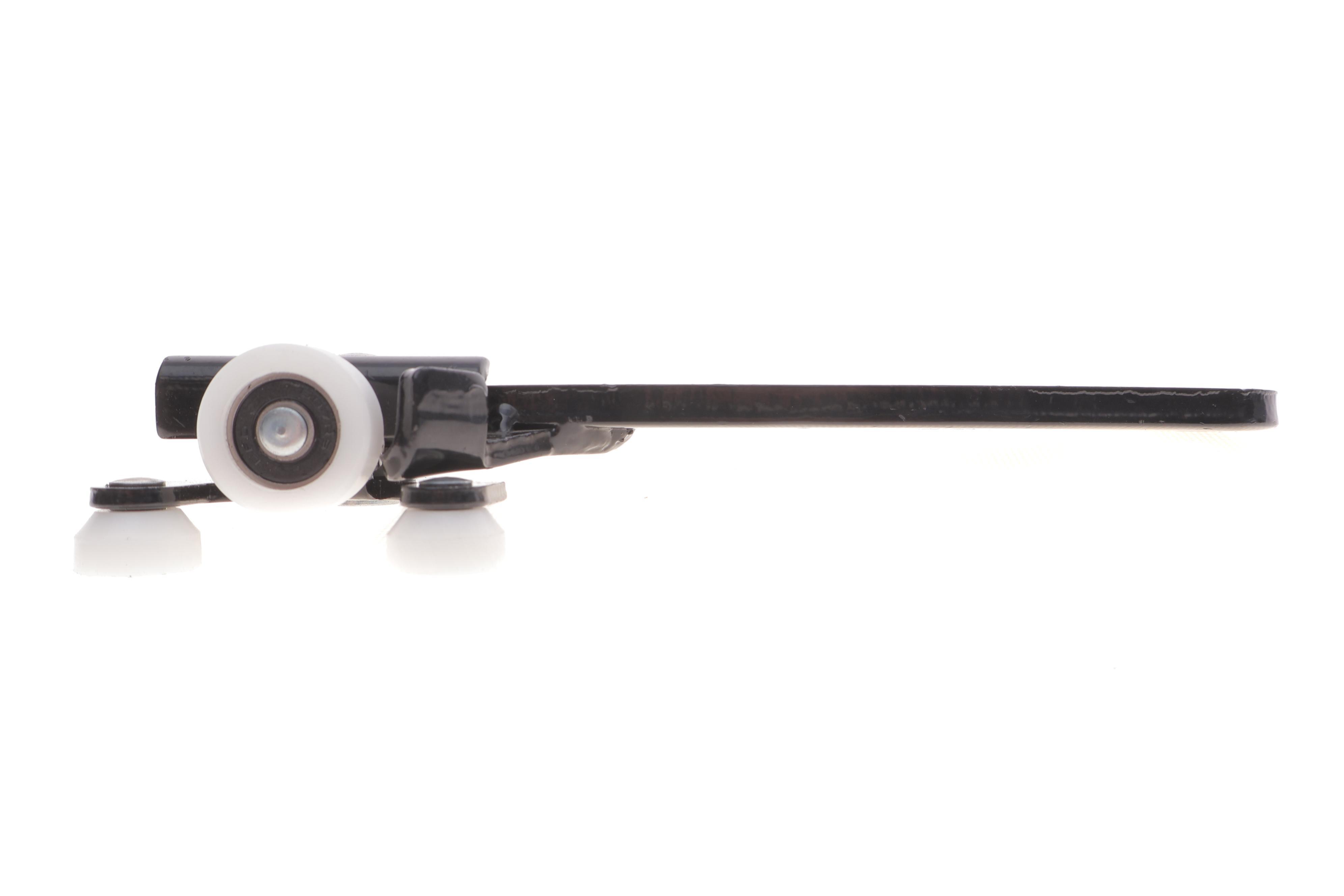 Ролик дверей (бічних/нижній) VW Caddy 03- (L) (з кронштейном)