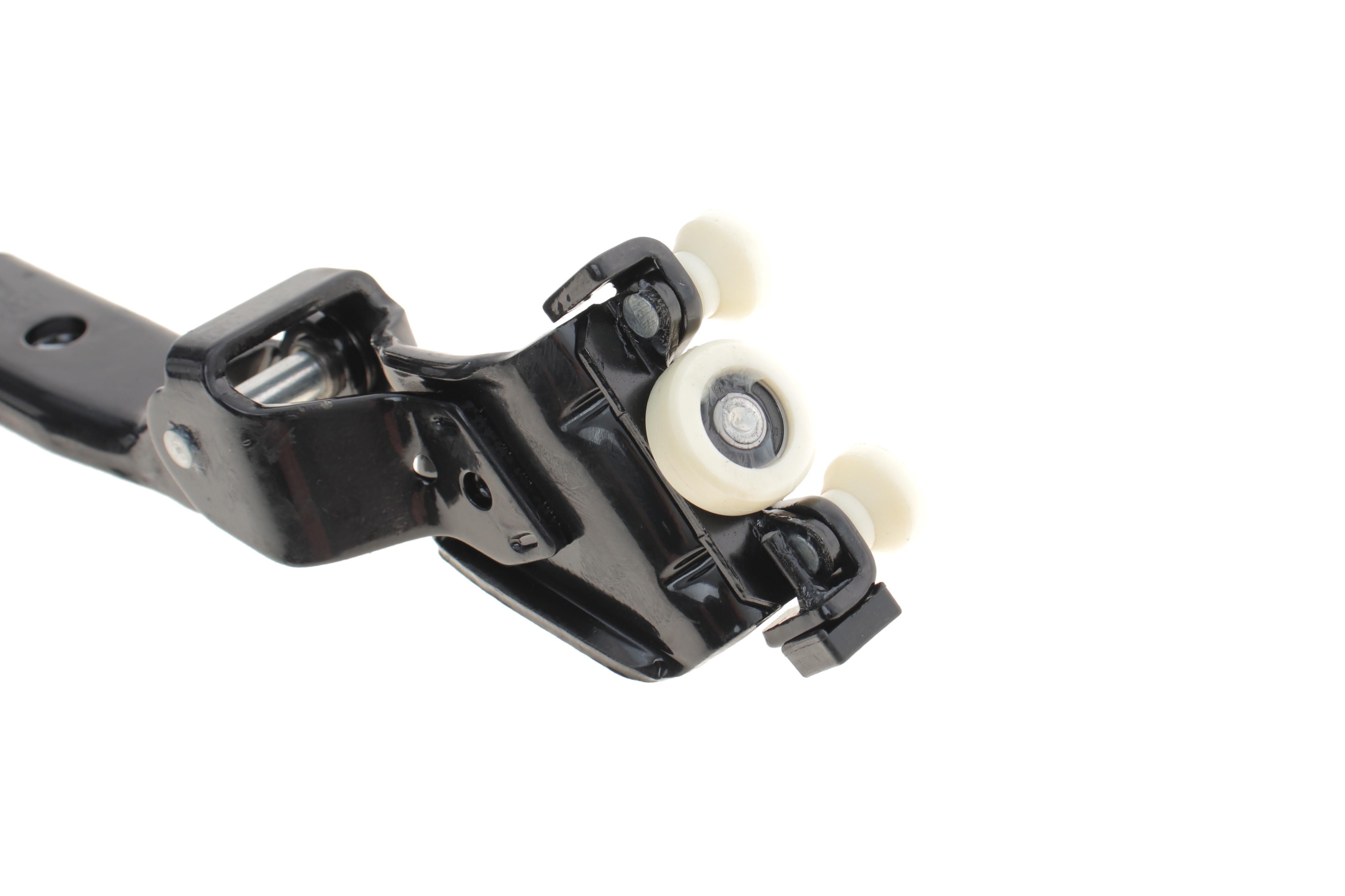 Ролик дверей (бічних/средний) VW Caddy 03- (R)