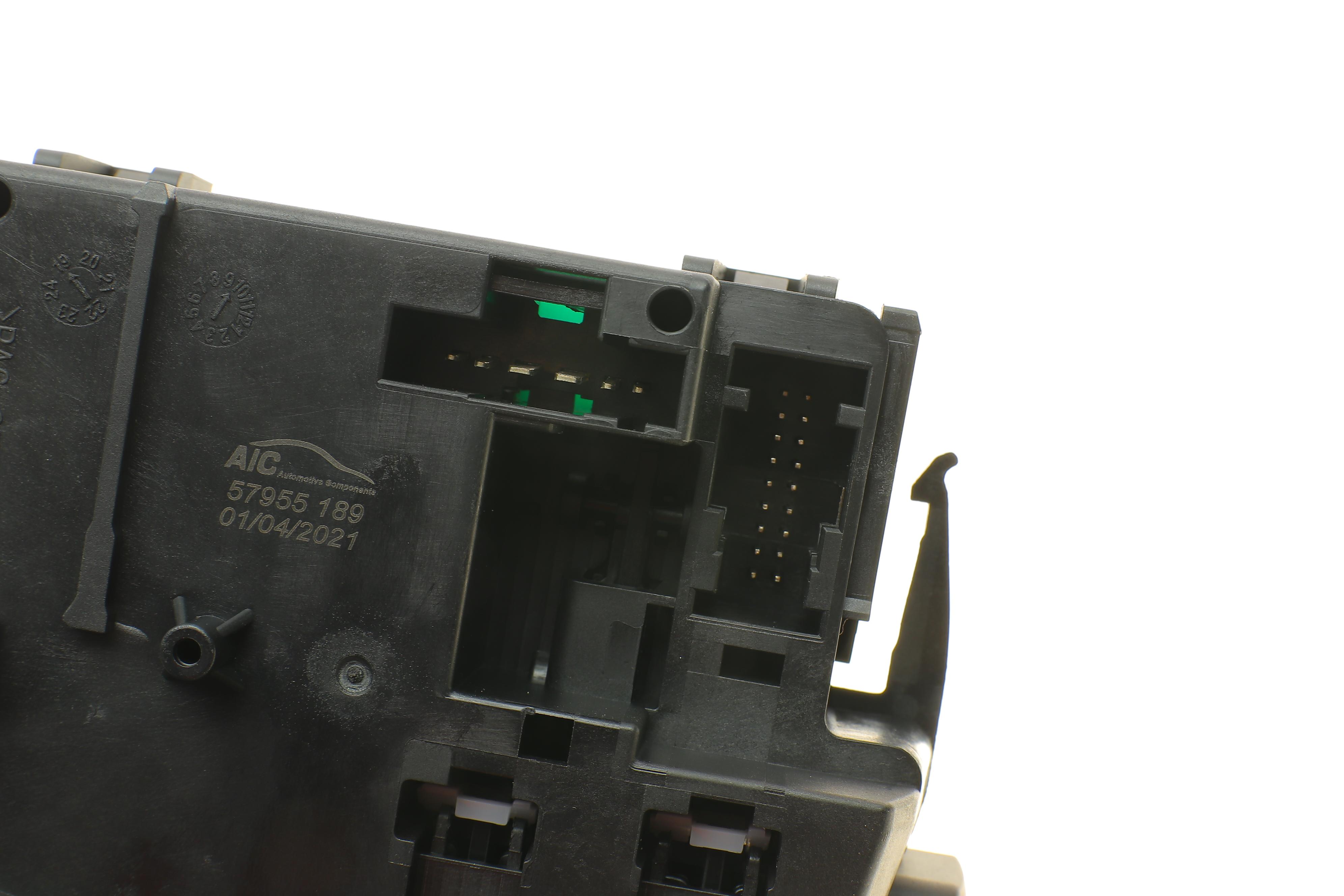 Перемикач підрульовий Renault Kangoo 09- (R) (+радіо)