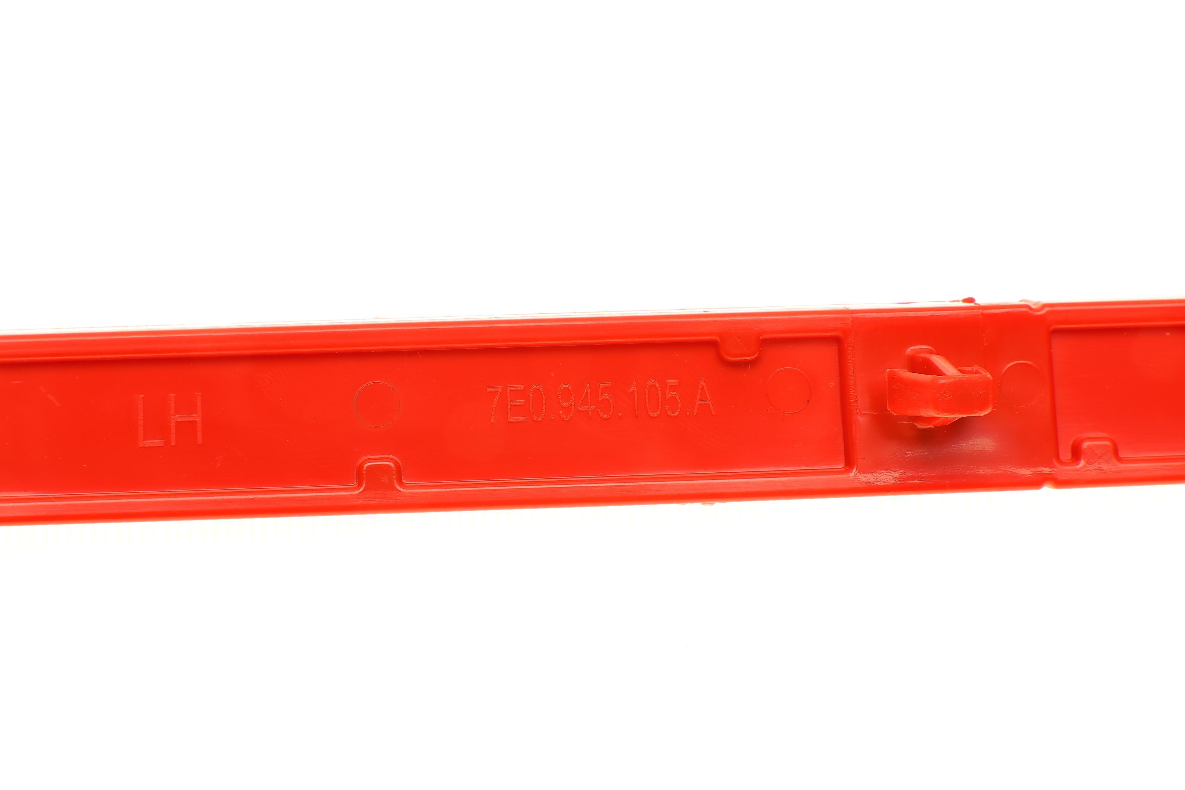 Світловідбивач бампера (заднього) VW T5/T6 09- (L)