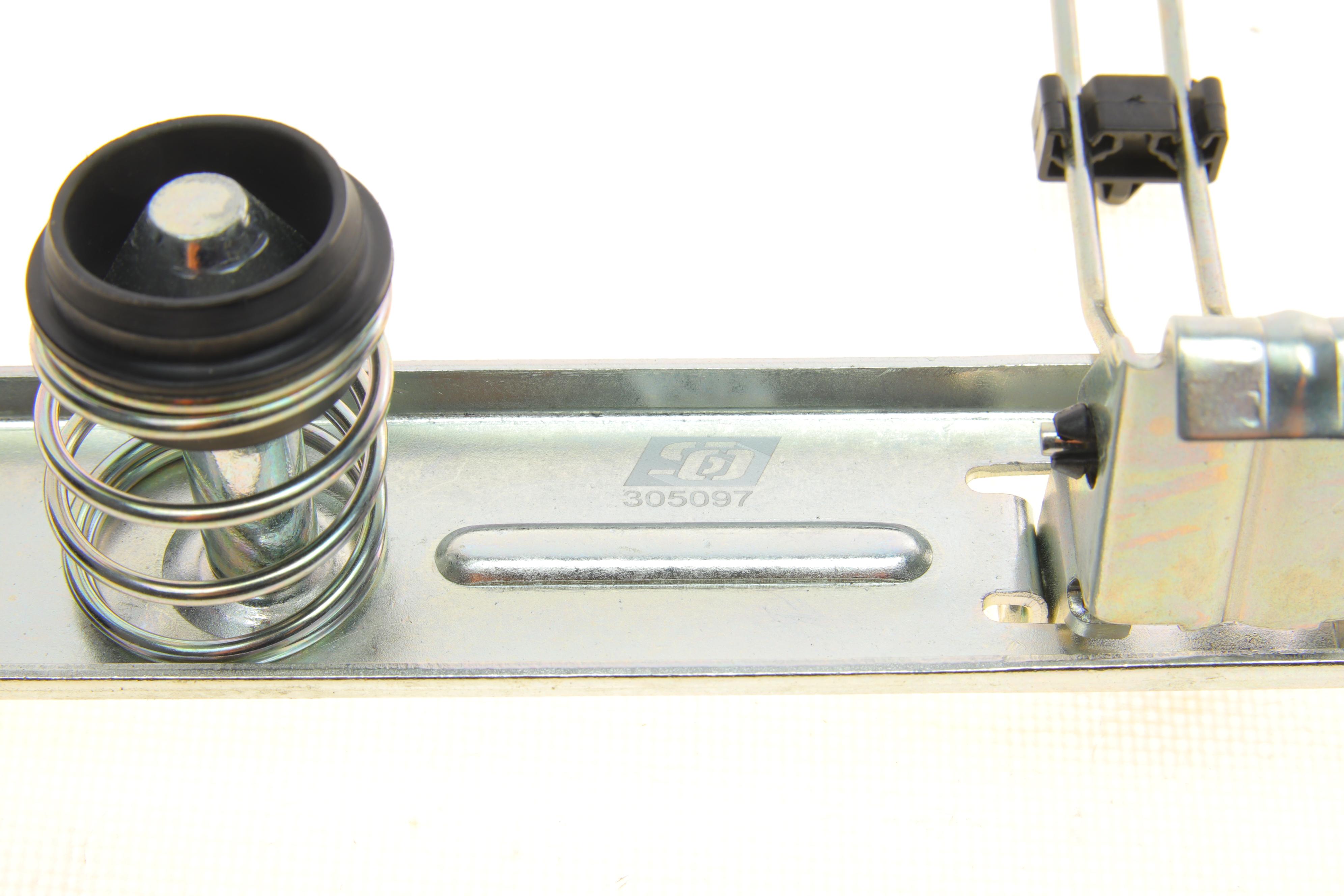 Замок капоту Renault Trafic 01-07