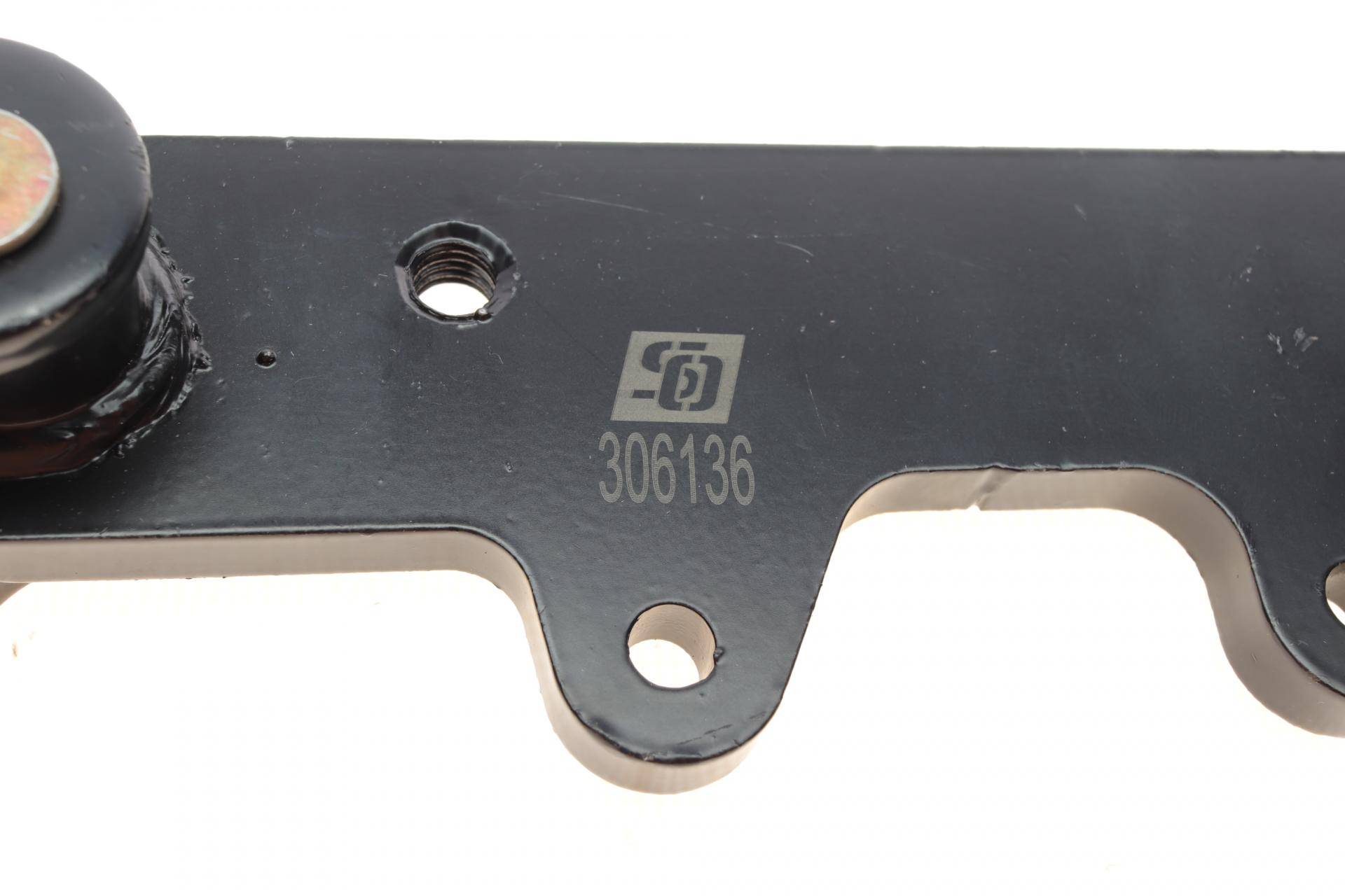 Ролик дверей (бічних/нижній) Fiat Doblo 10- (R) (з кронштейном)