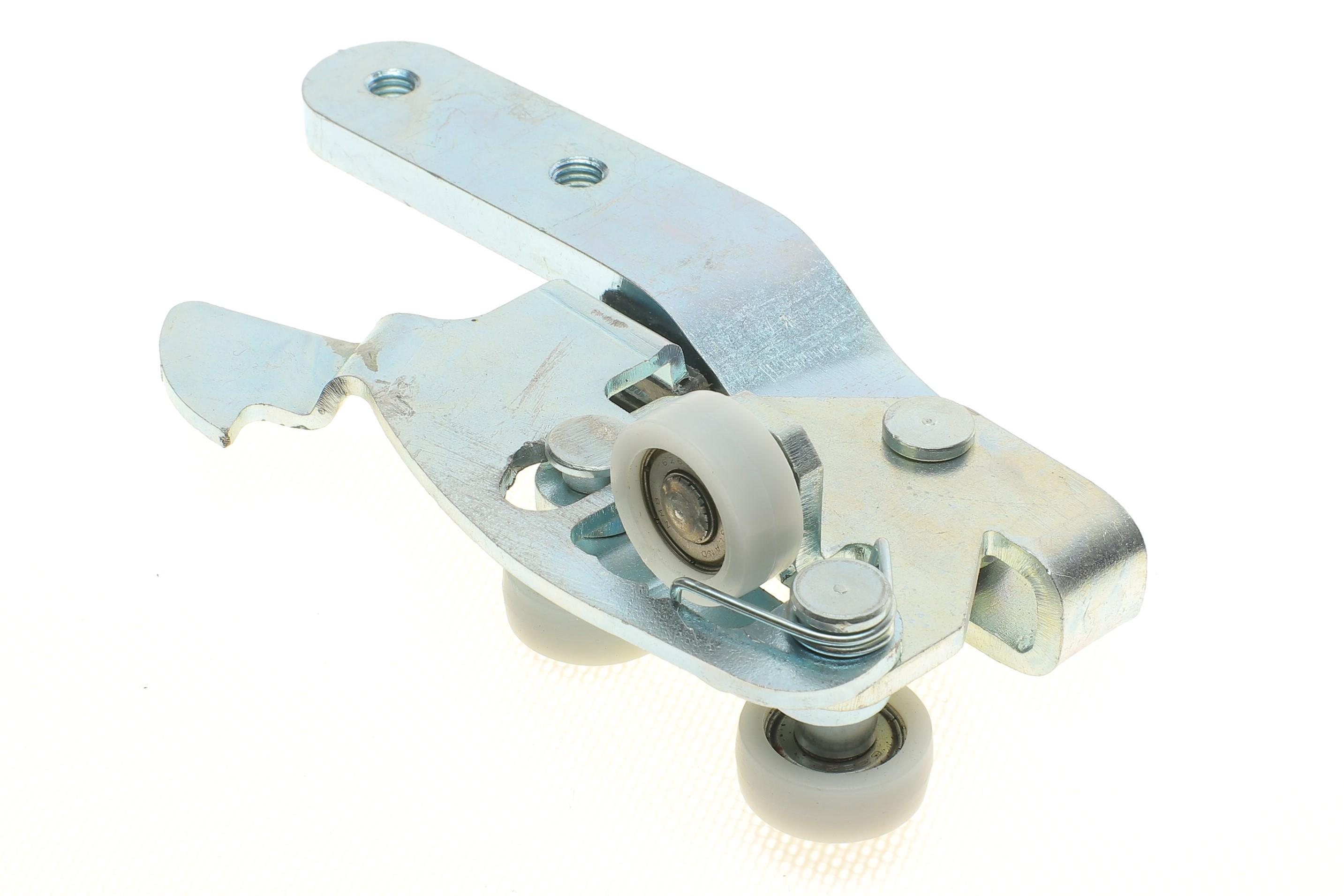 Ролик дверей (бічних/нижній) Fiat Ducato/Peugeot Boxer 02-06 (з кронштейном) (1352231080)