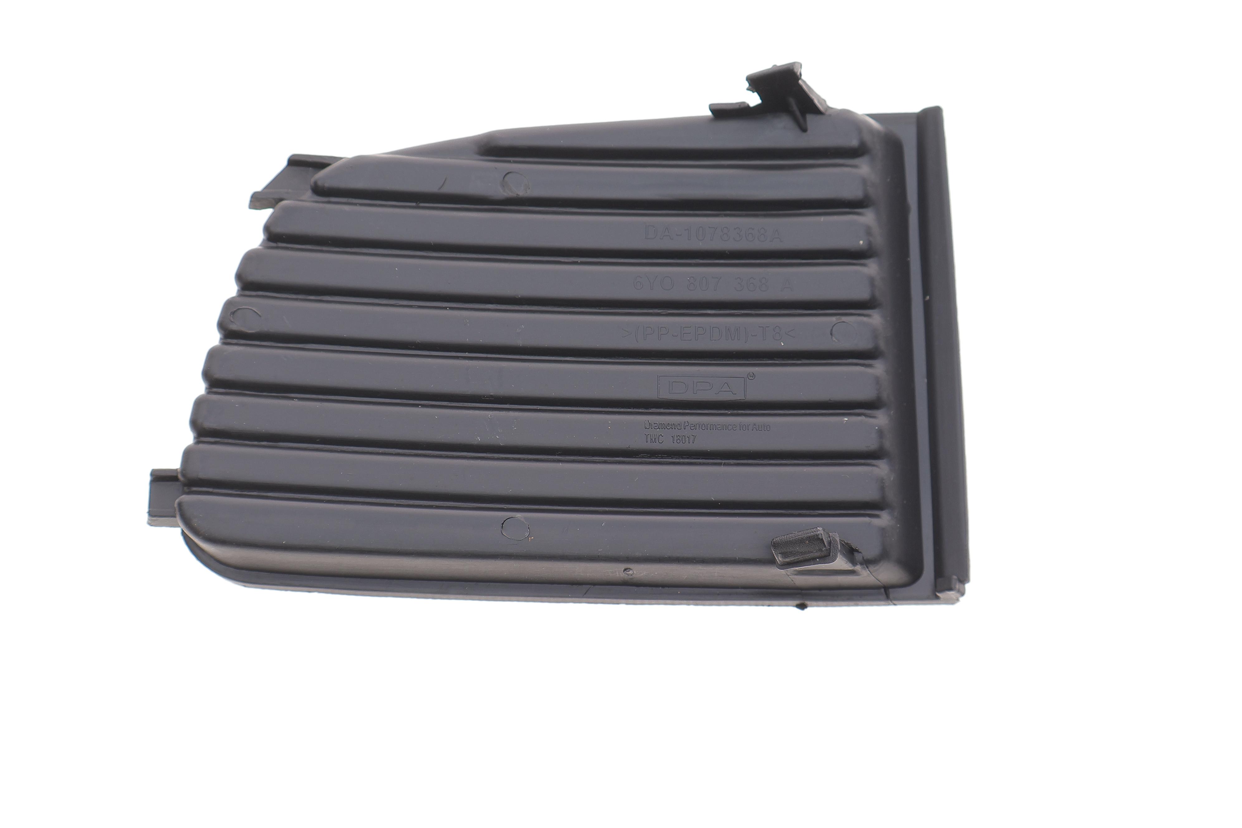 Вставка бампера (без протитуманки) Skoda Fabia 99-08 (R)