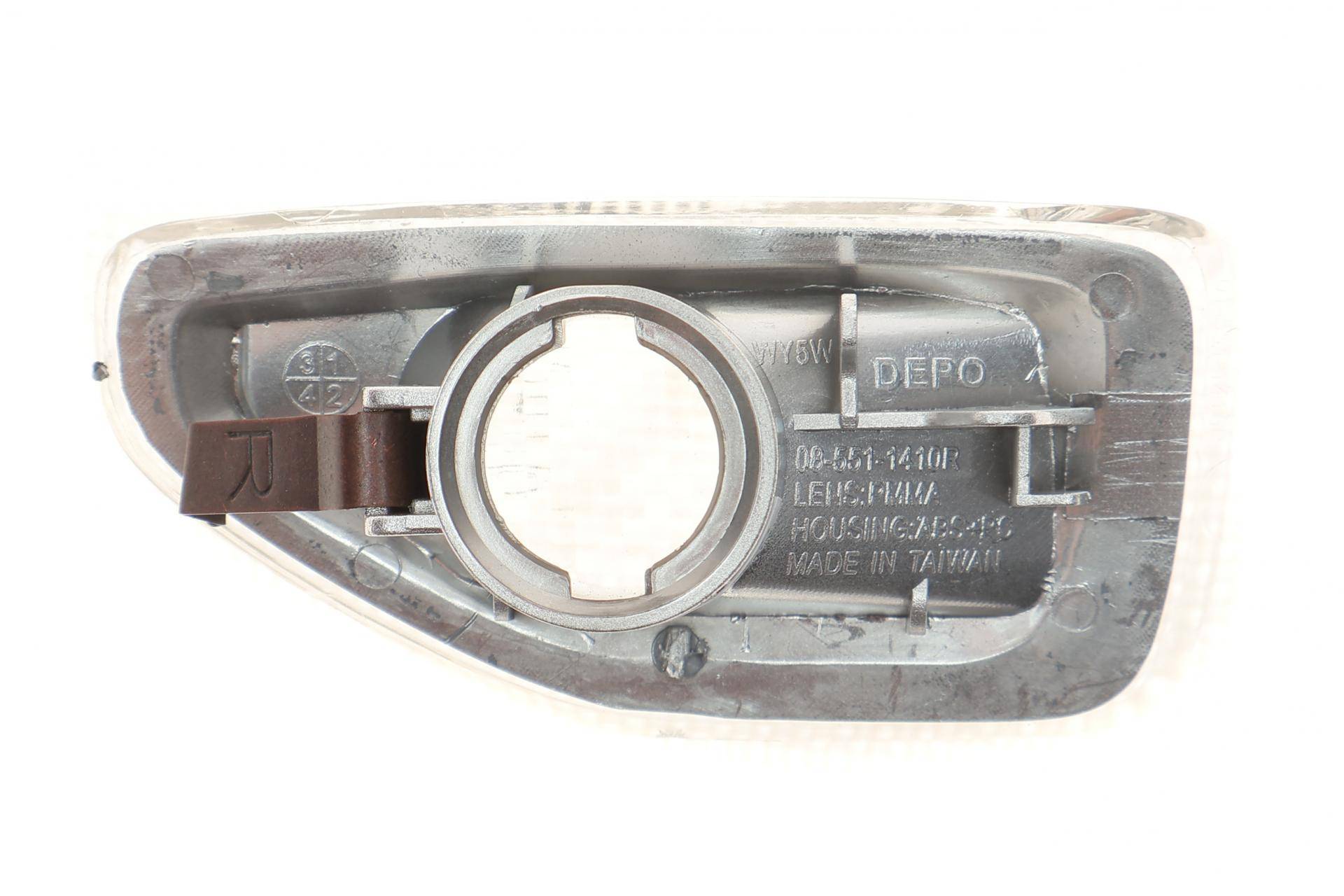 Повторювач повороту на крило Renault Express 21-/Dacia Logan/MCV II 12- (R)