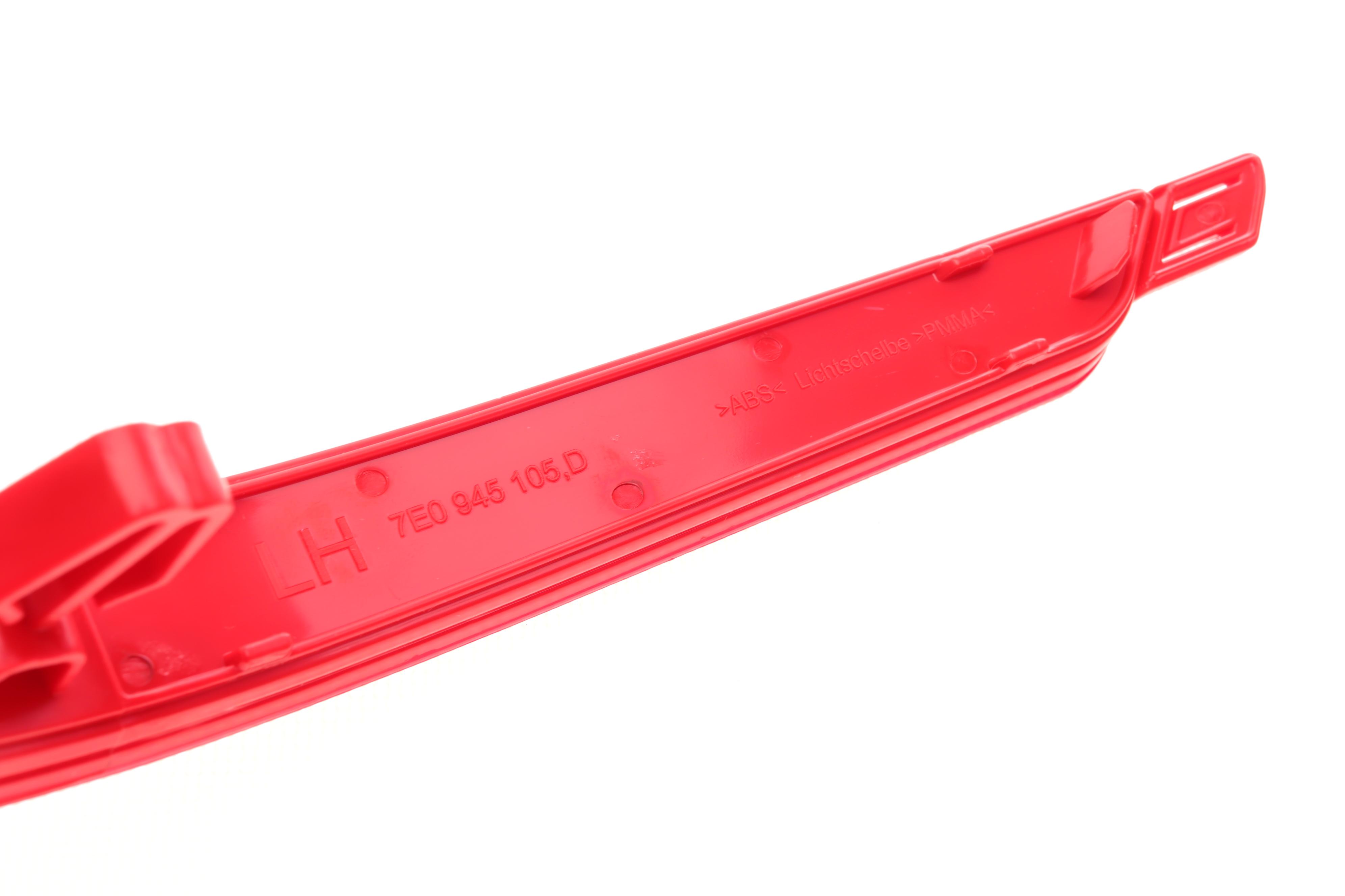 Світловідбивач бампера (заднього) VW T6 15- (L)