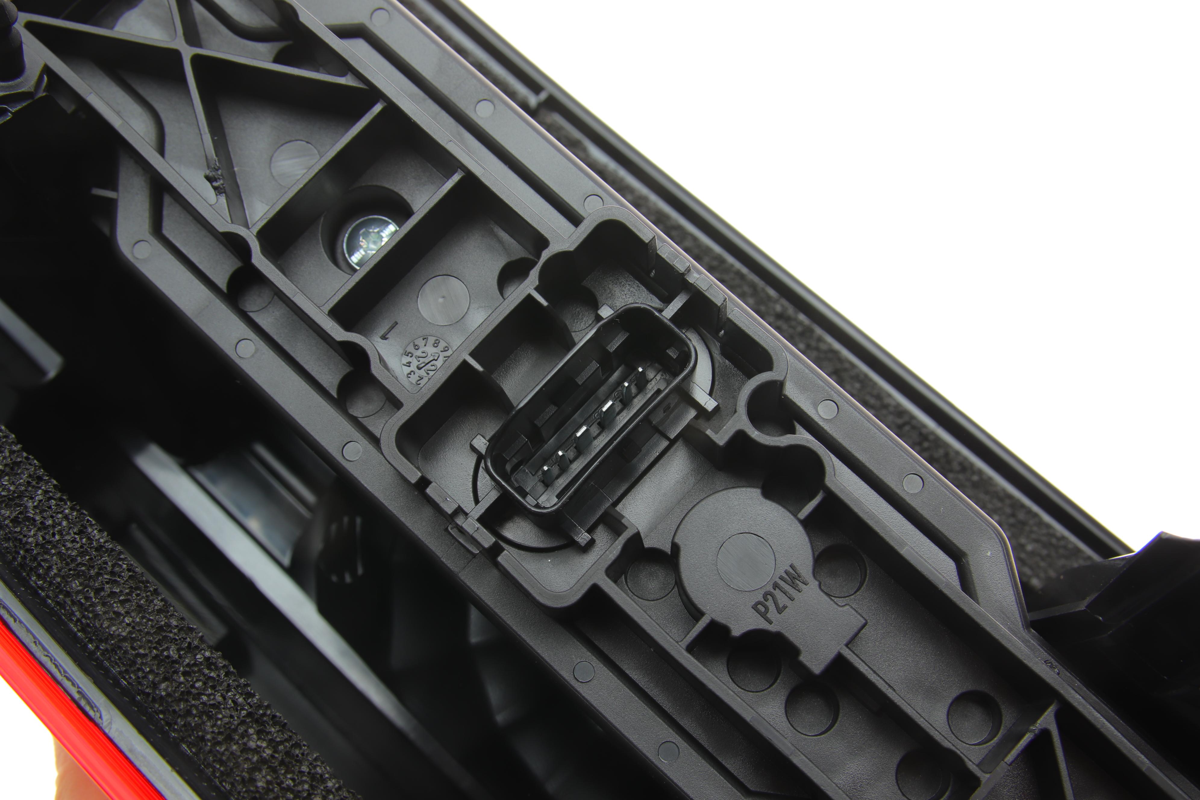 Ліхтар задній Renault Master/Opel Movano 10- (R)