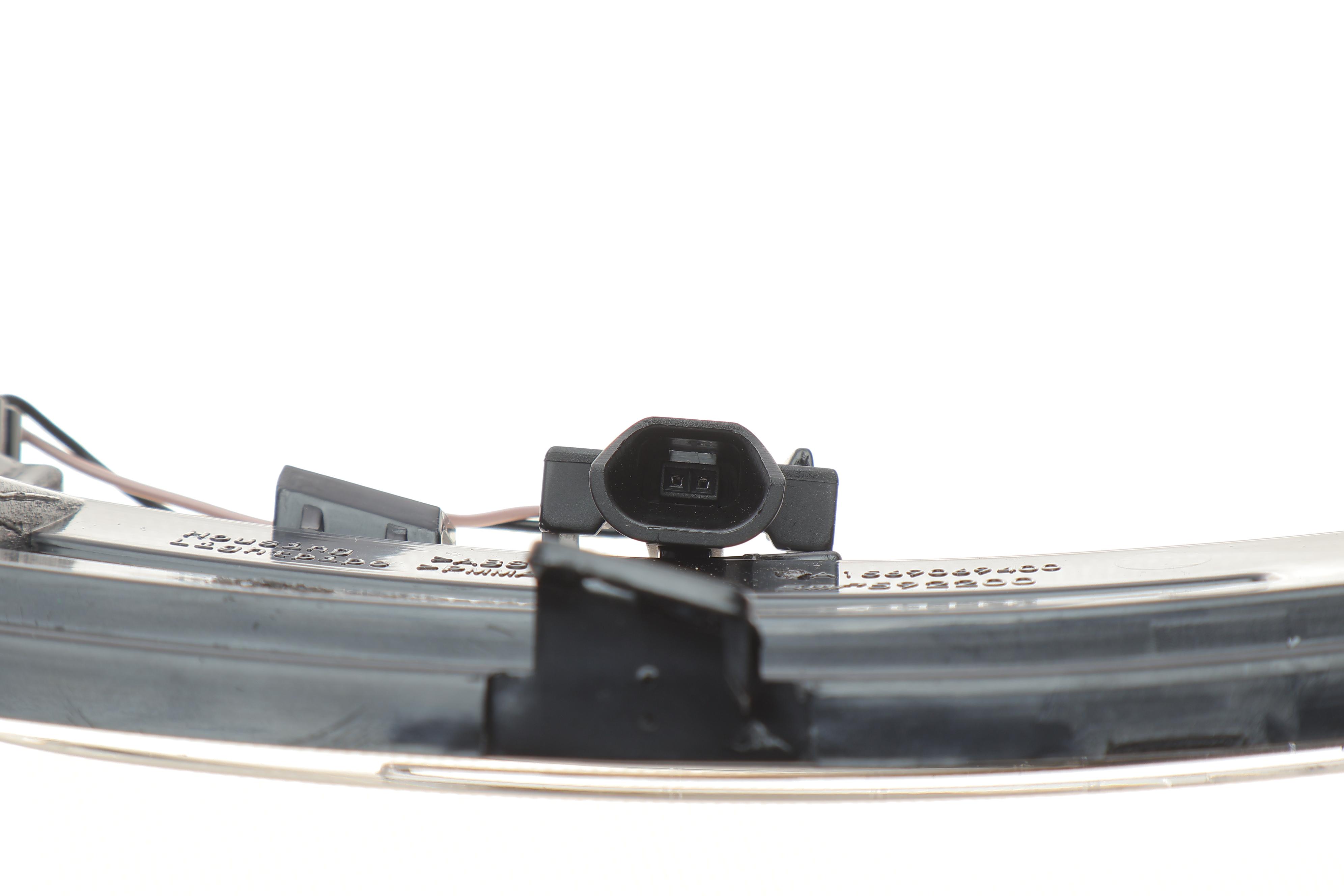 Повторювач повороту на дзеркало MB C-class (W204)/E-class (W212) 09-16 (R)