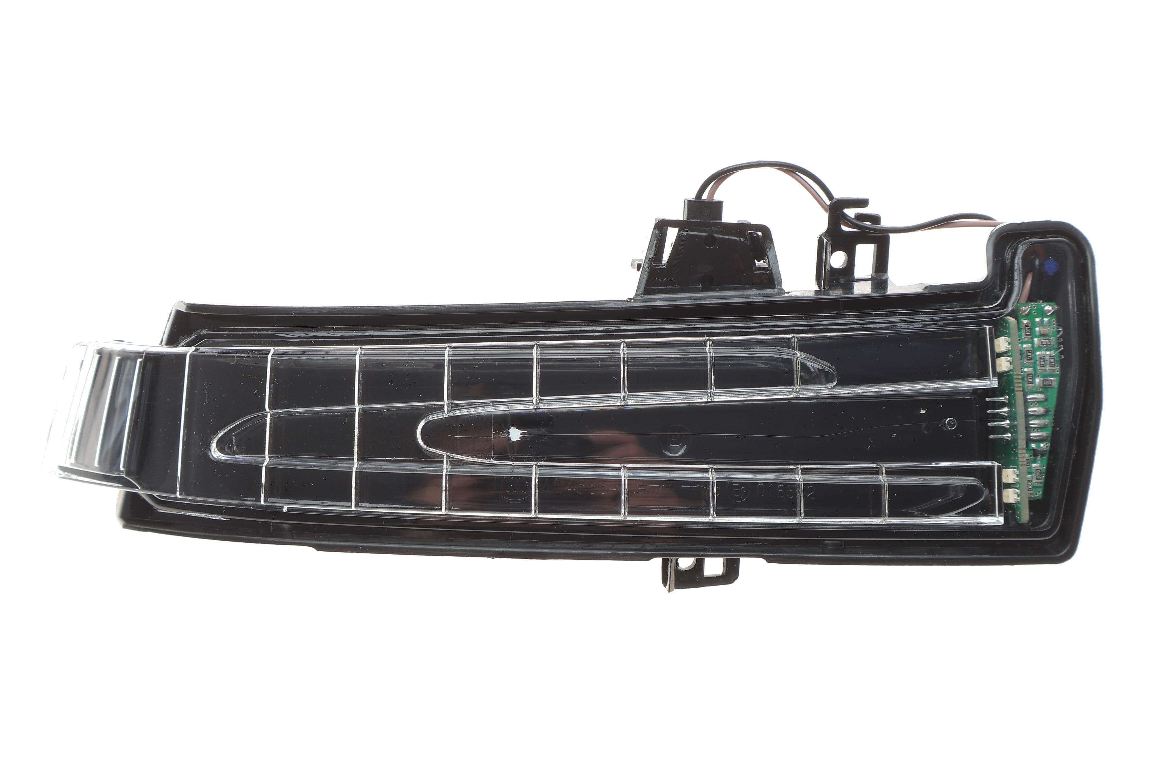 Повторювач повороту на дзеркало MB C-class (W204)/E-class (W212) 09-16 (R)