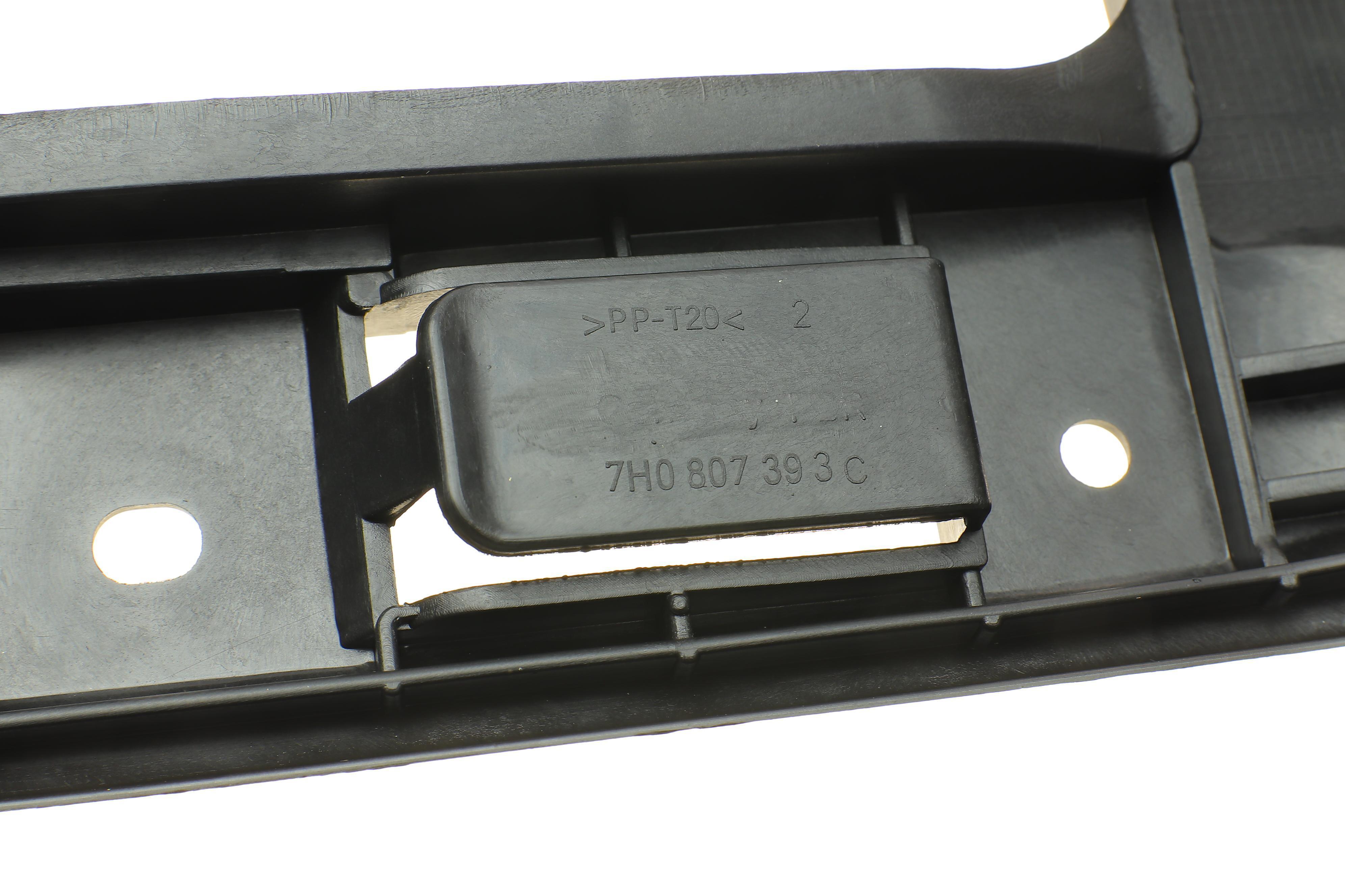 Кронштейн кріплення бампера (заднього/L) VW T5 03-15