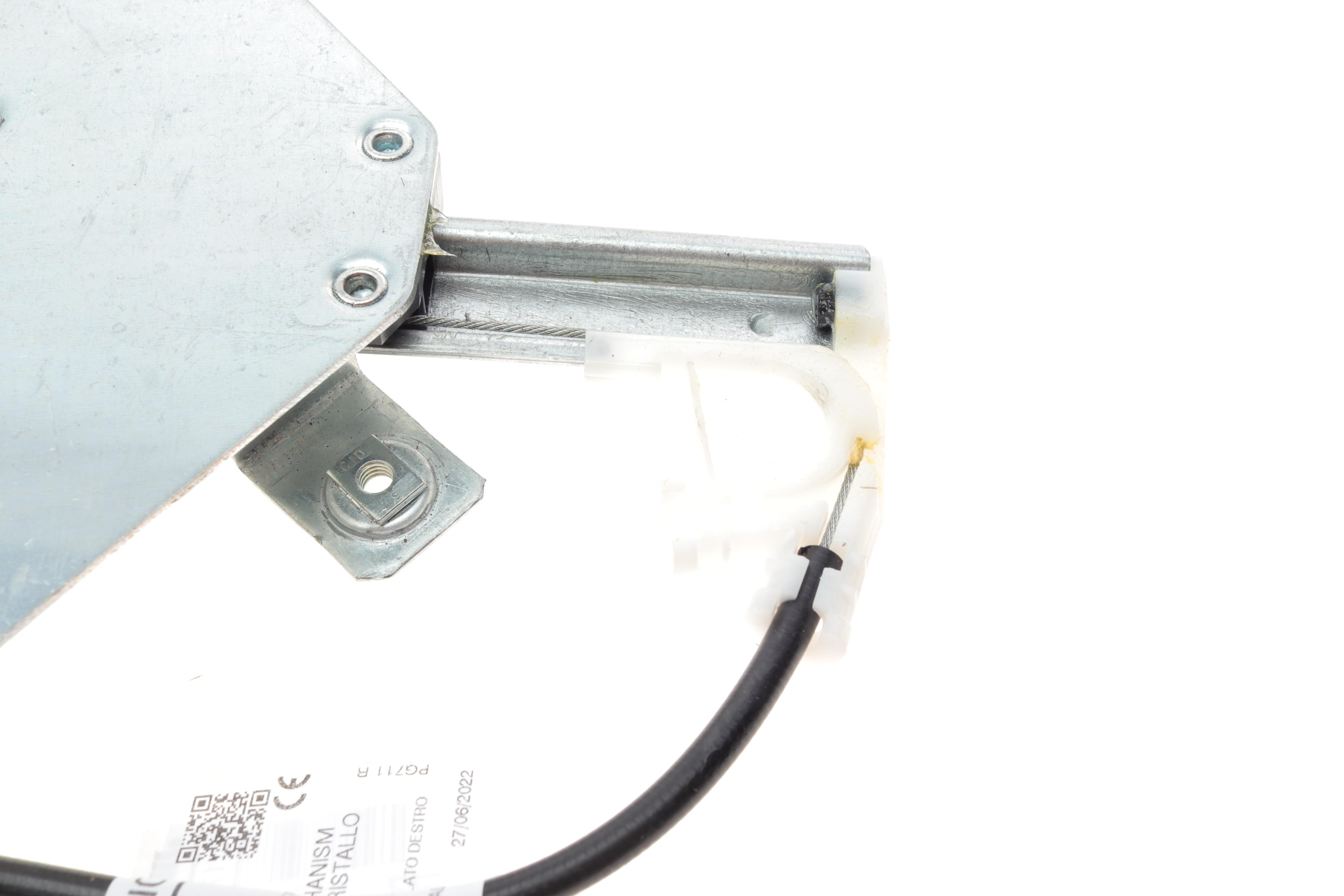 Склопідіймач (передній) Peugeot 307 02-09 (R) (електро) (без моторчика)