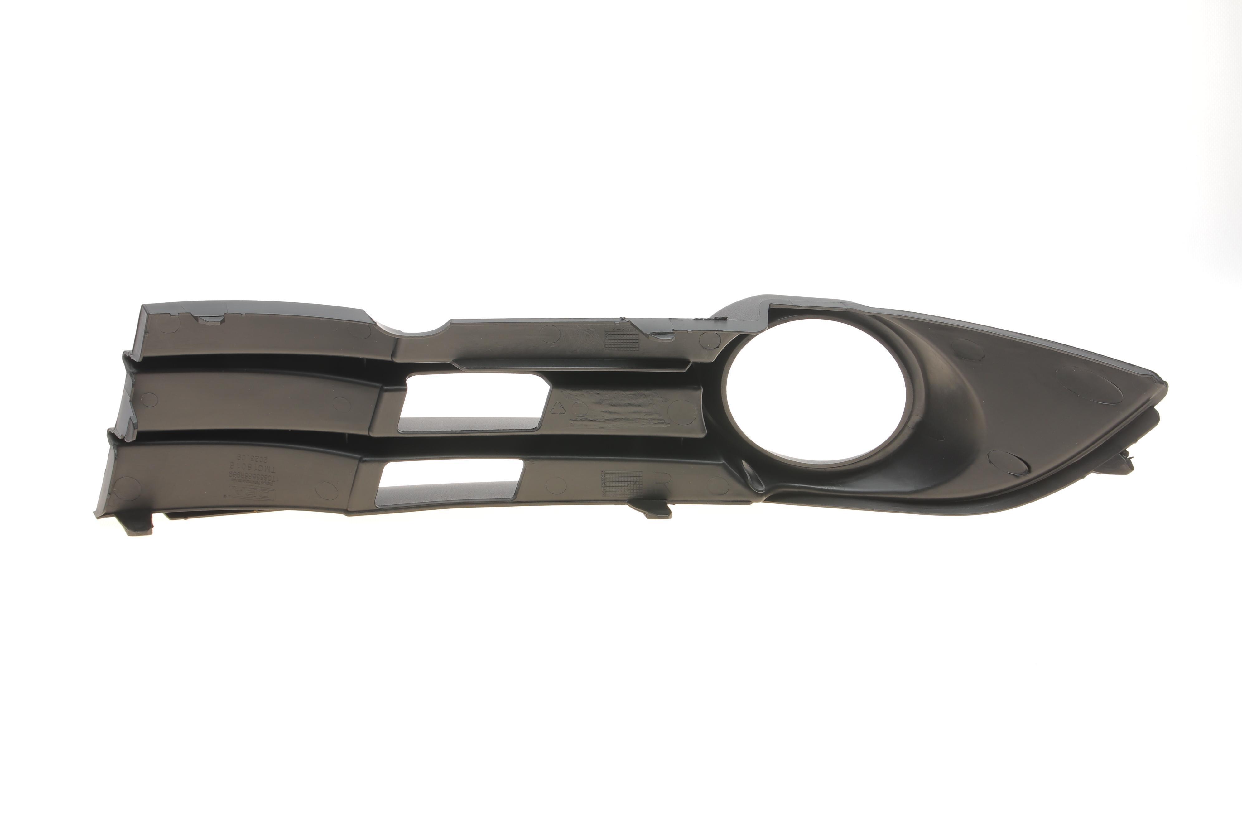 Вставка бампера (під протитуманку) VW Caddy III 06-15 (R)