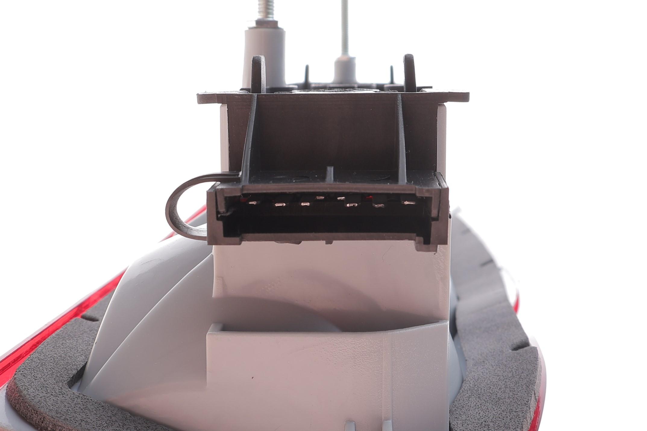 Ліхтар задній Ford Transit 06-13 (R) (з платою)