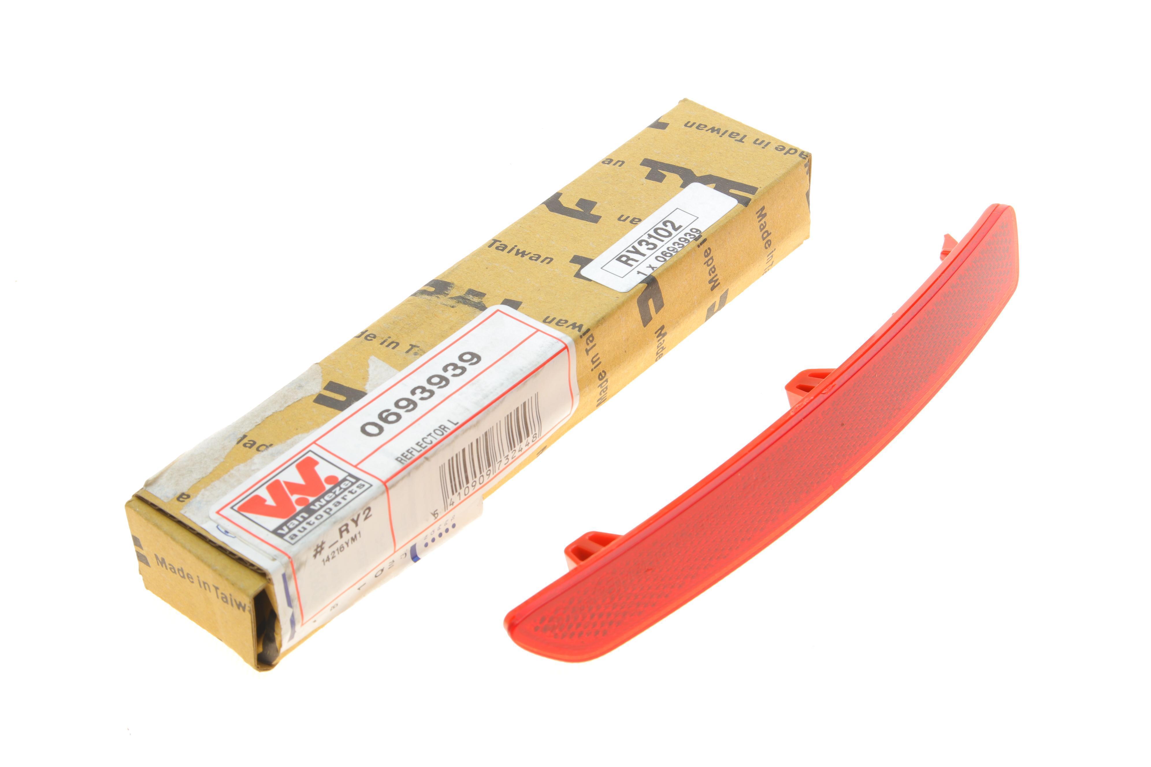 Світловідбивач бампера (заднього) BMW 3 (F30/F80) 14-19 (L)