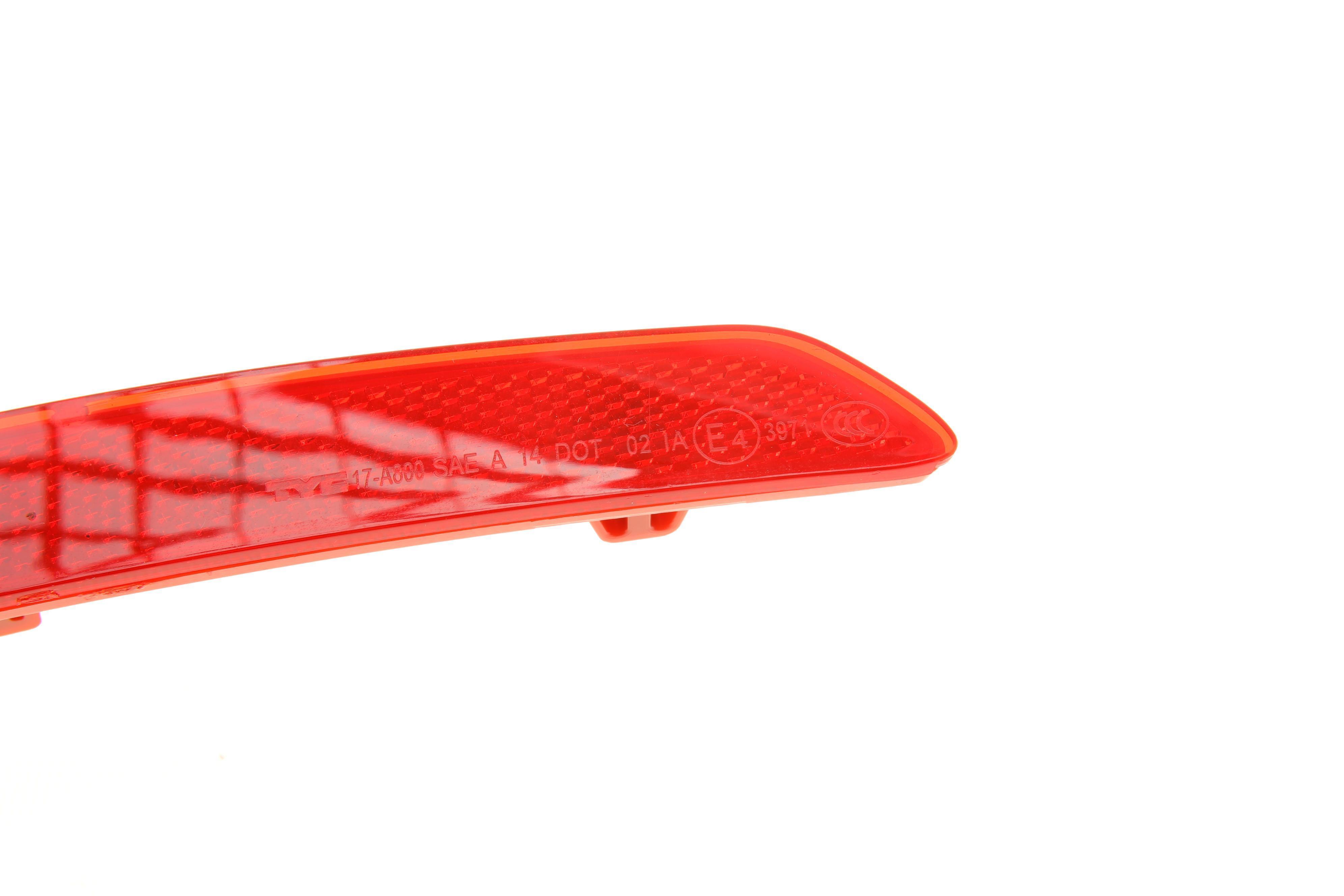 Світловідбивач бампера (заднього) BMW 3 (F30/F80) 14-19 (L)