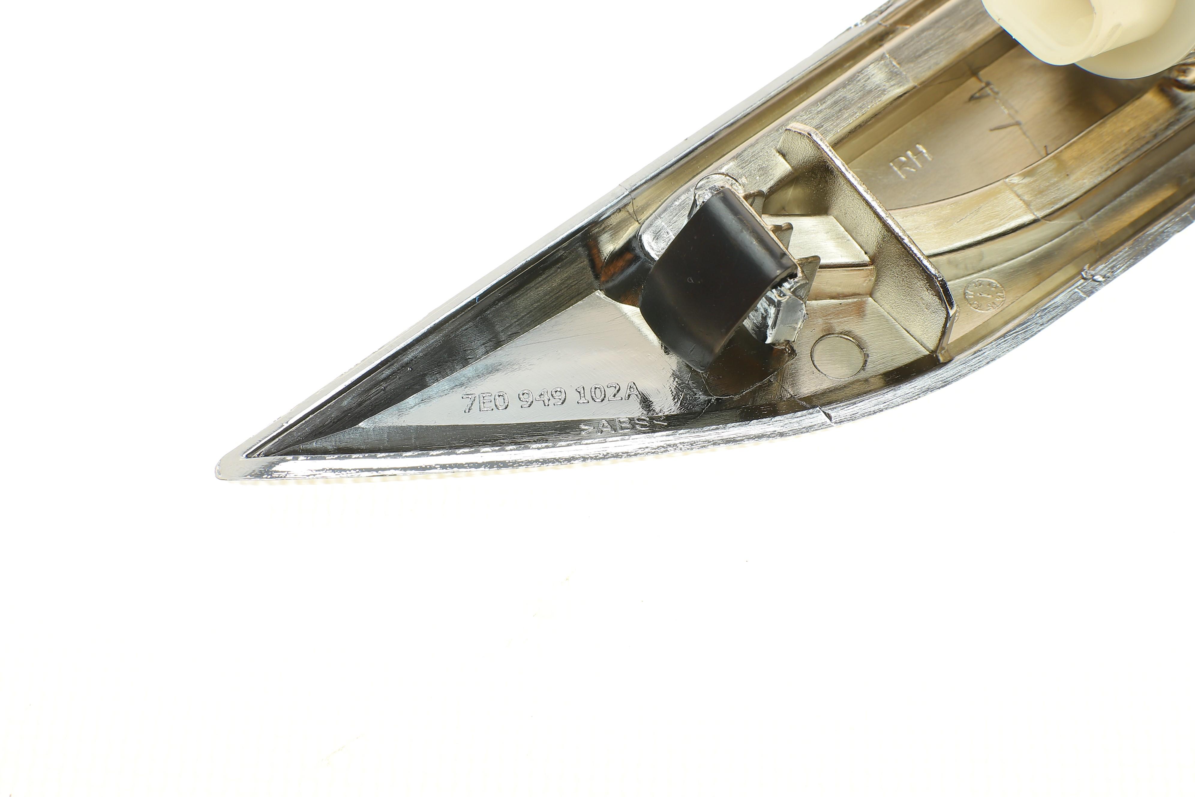 Повторювач повороту на крило VW T6 15- (R)