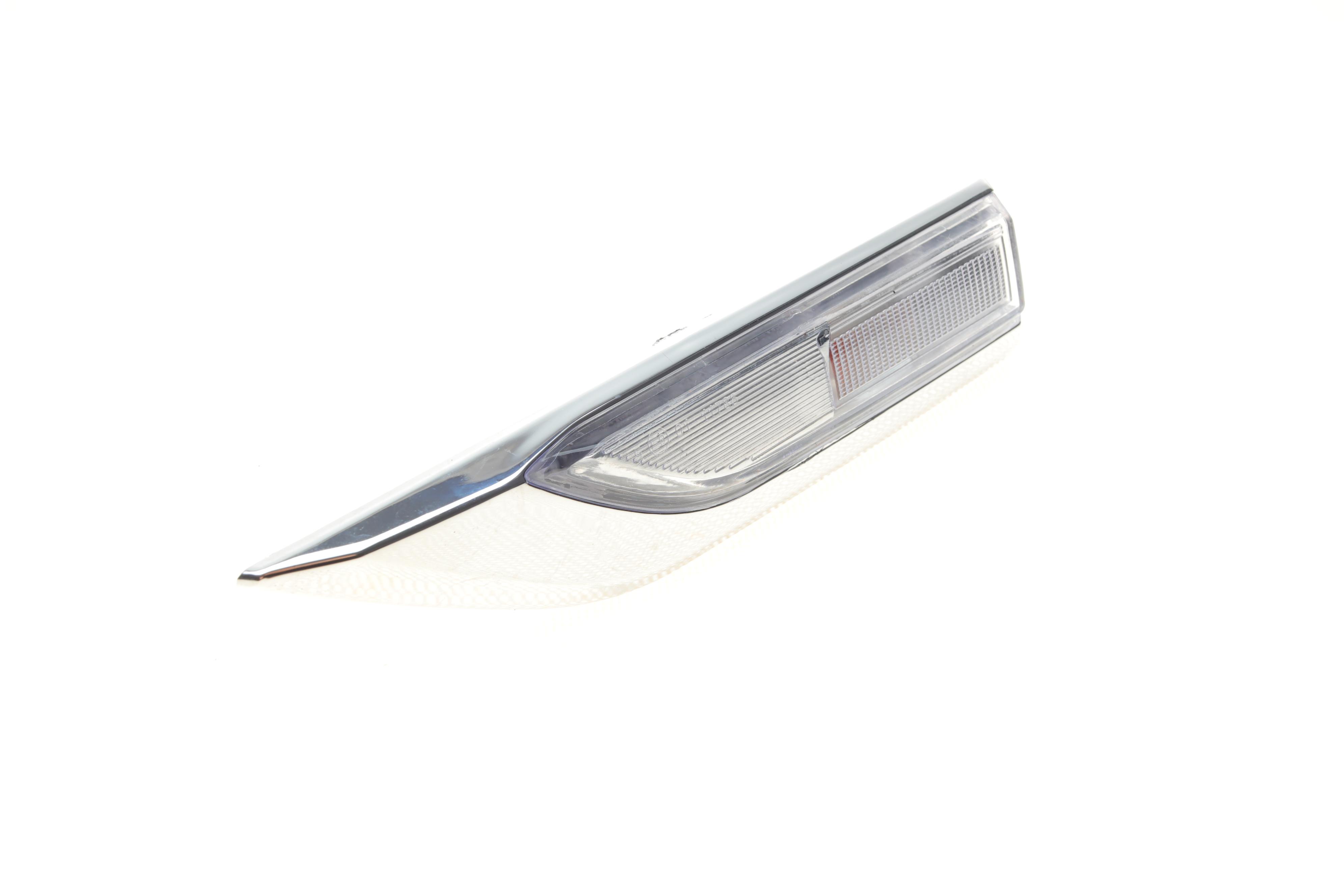 Повторювач повороту на крило VW T6 15- (L)