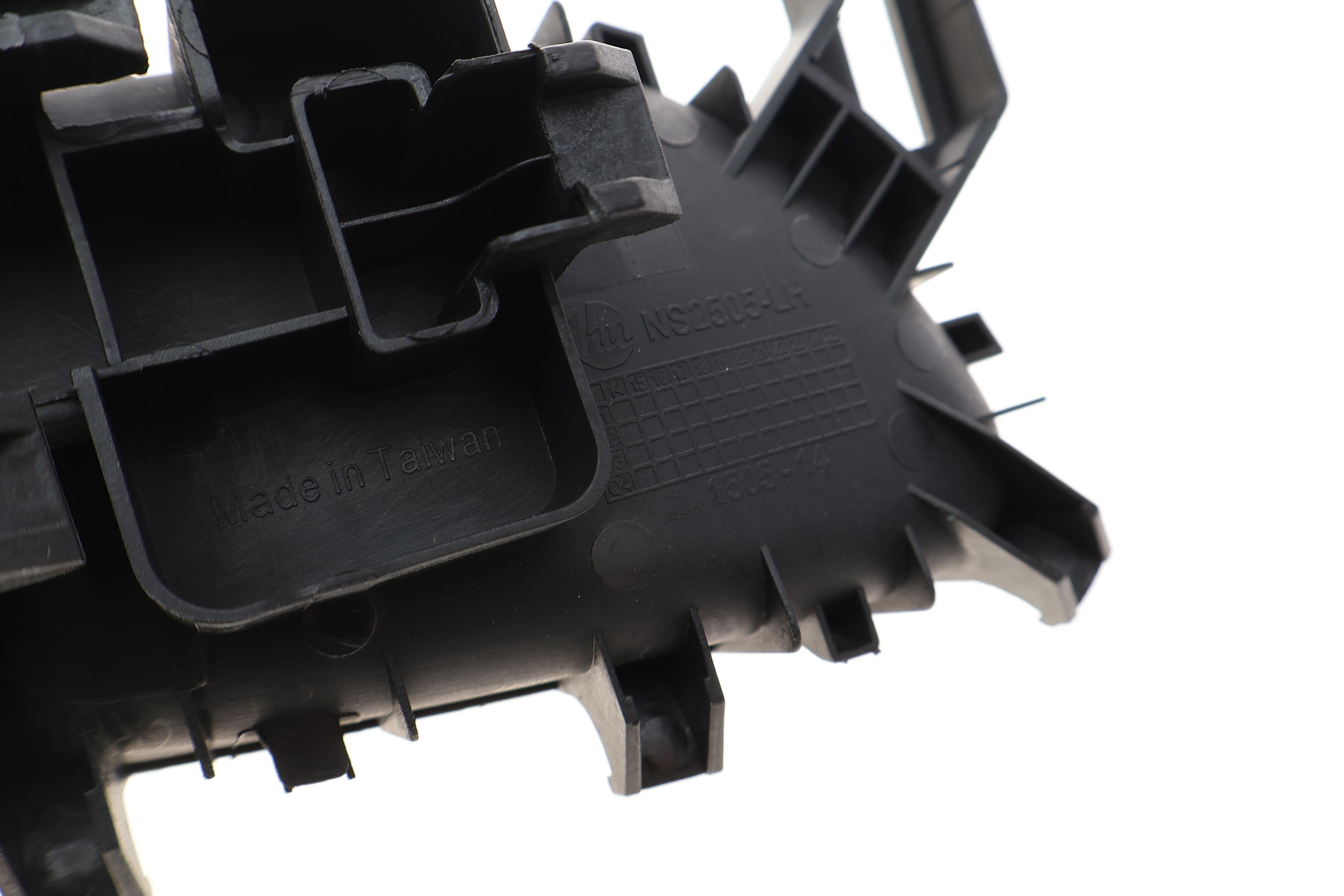 Ручка дверей (передніх/внутрішня) Nissan Qashqai/X-Trail 13- (L)