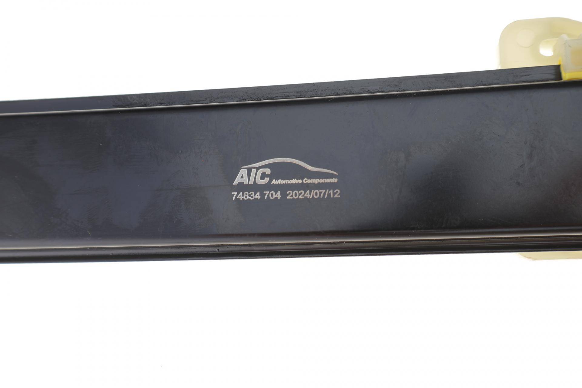 Склопідіймач (передній) Audi A4 15- (R) (електро) (з моторчиком)