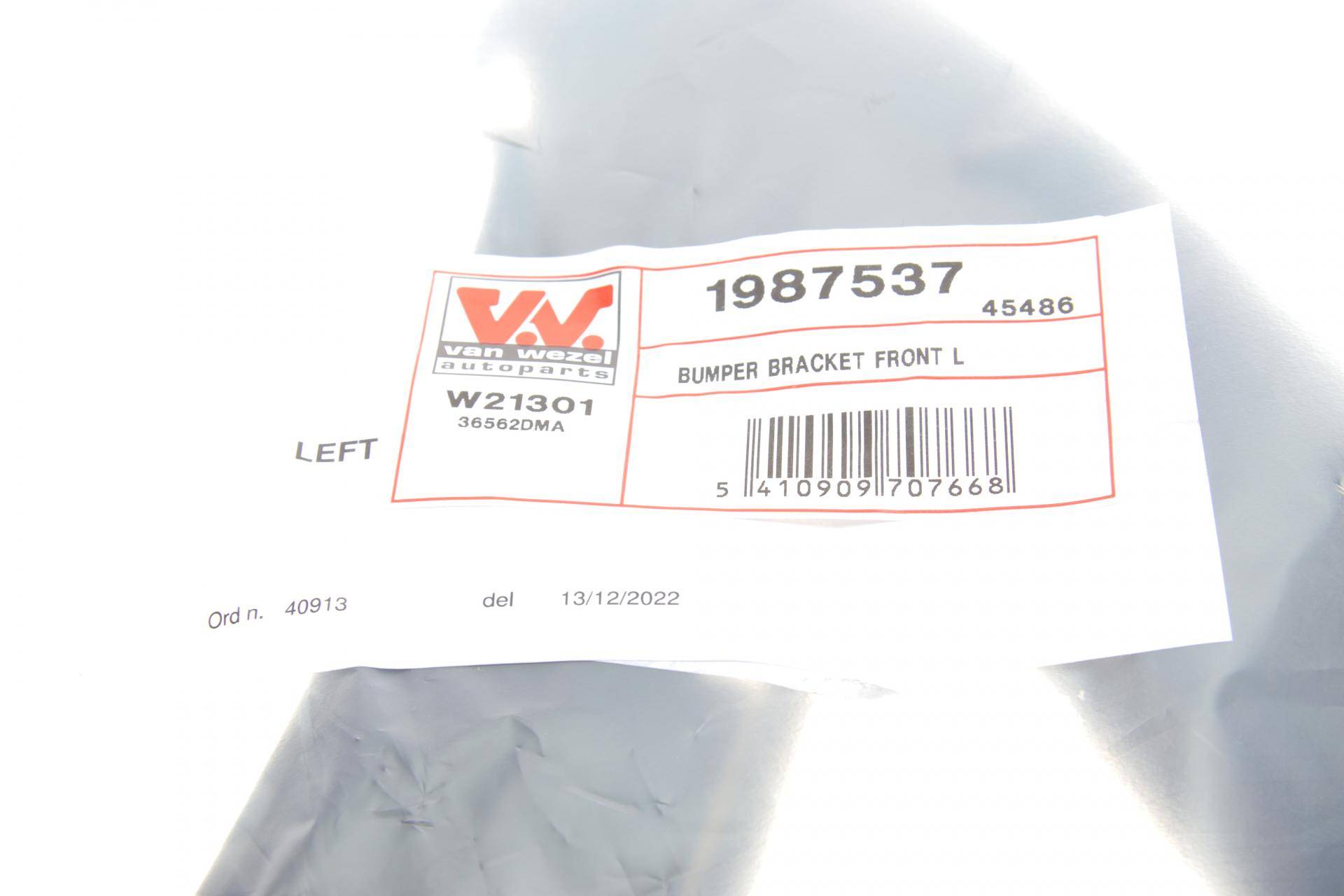 Кронштейн кріплення бампера (переднього/L) Ford Transiti 12-