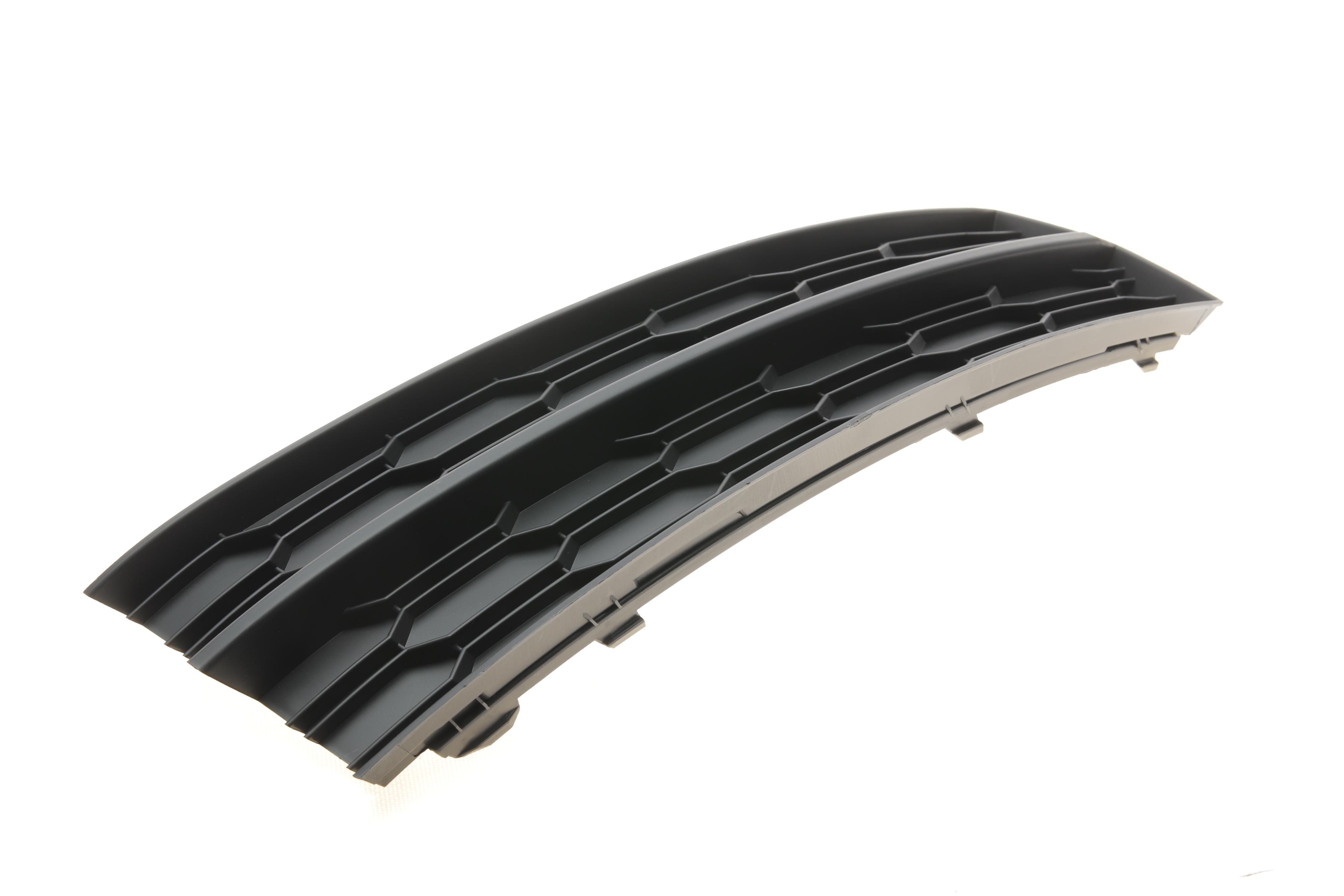 Вставка бампера (без протитуманки) Skoda Octavia 18- (R)