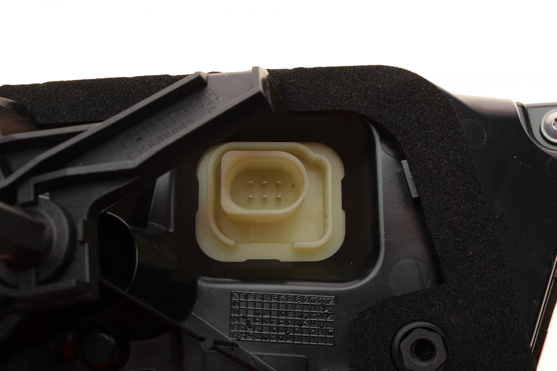 Ліхтар задній Audi A6 11-14 (R)