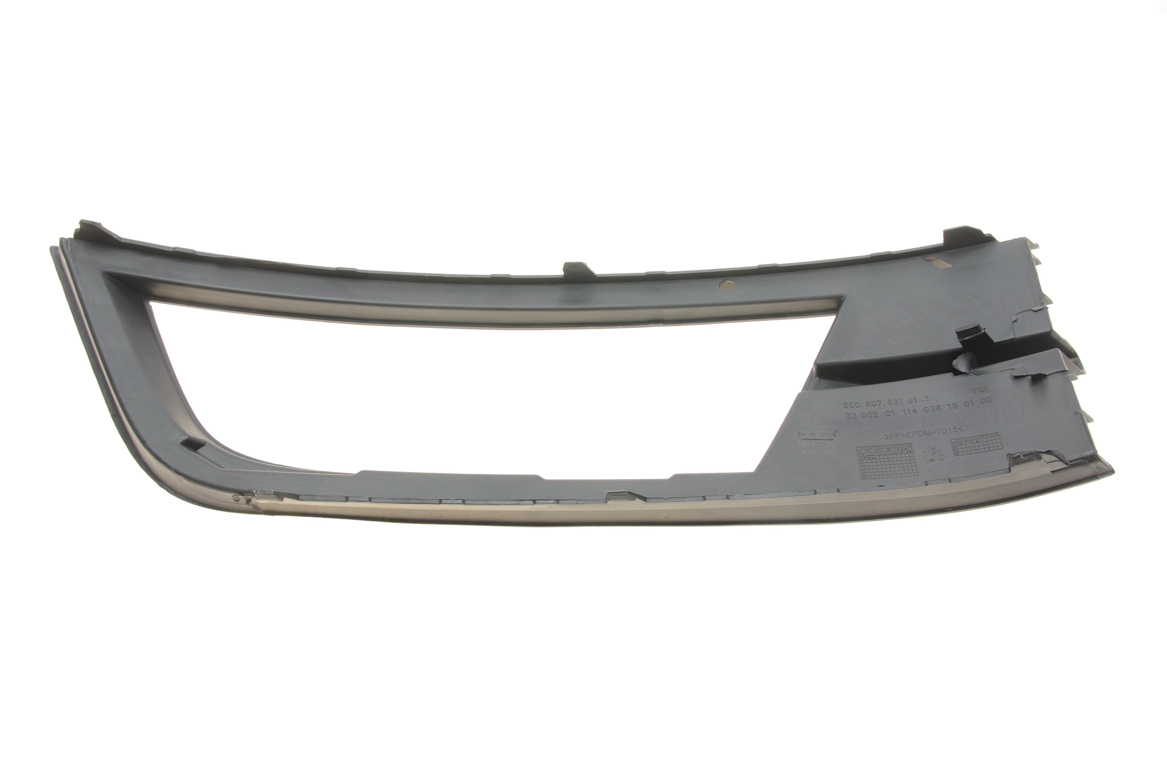 Вставка бампера (під протитуманку) Skoda Octavia III 12-20 (L)