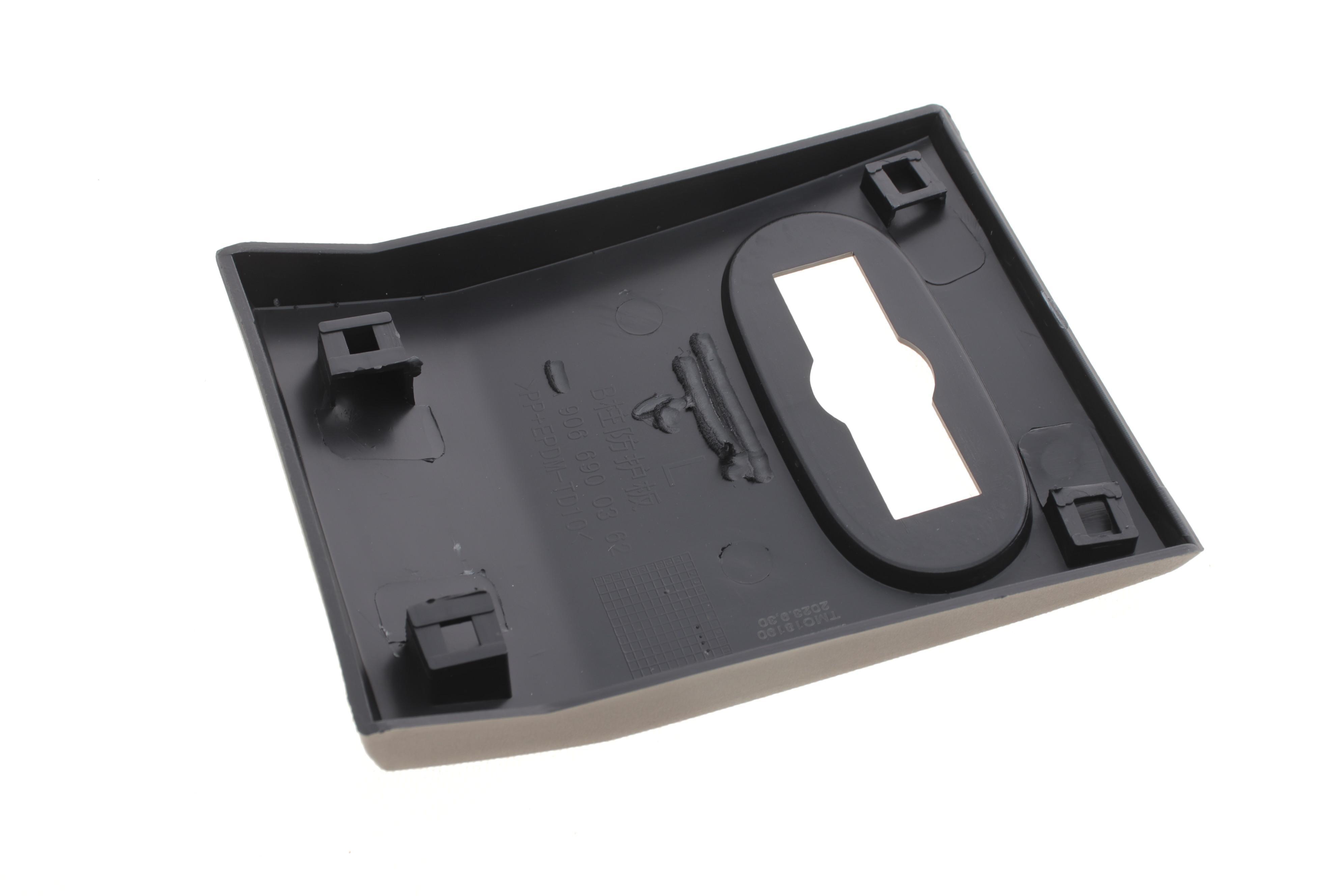 Молдинг кузова VW Crafter 2.0/2.5 TDI 06-16 (L)